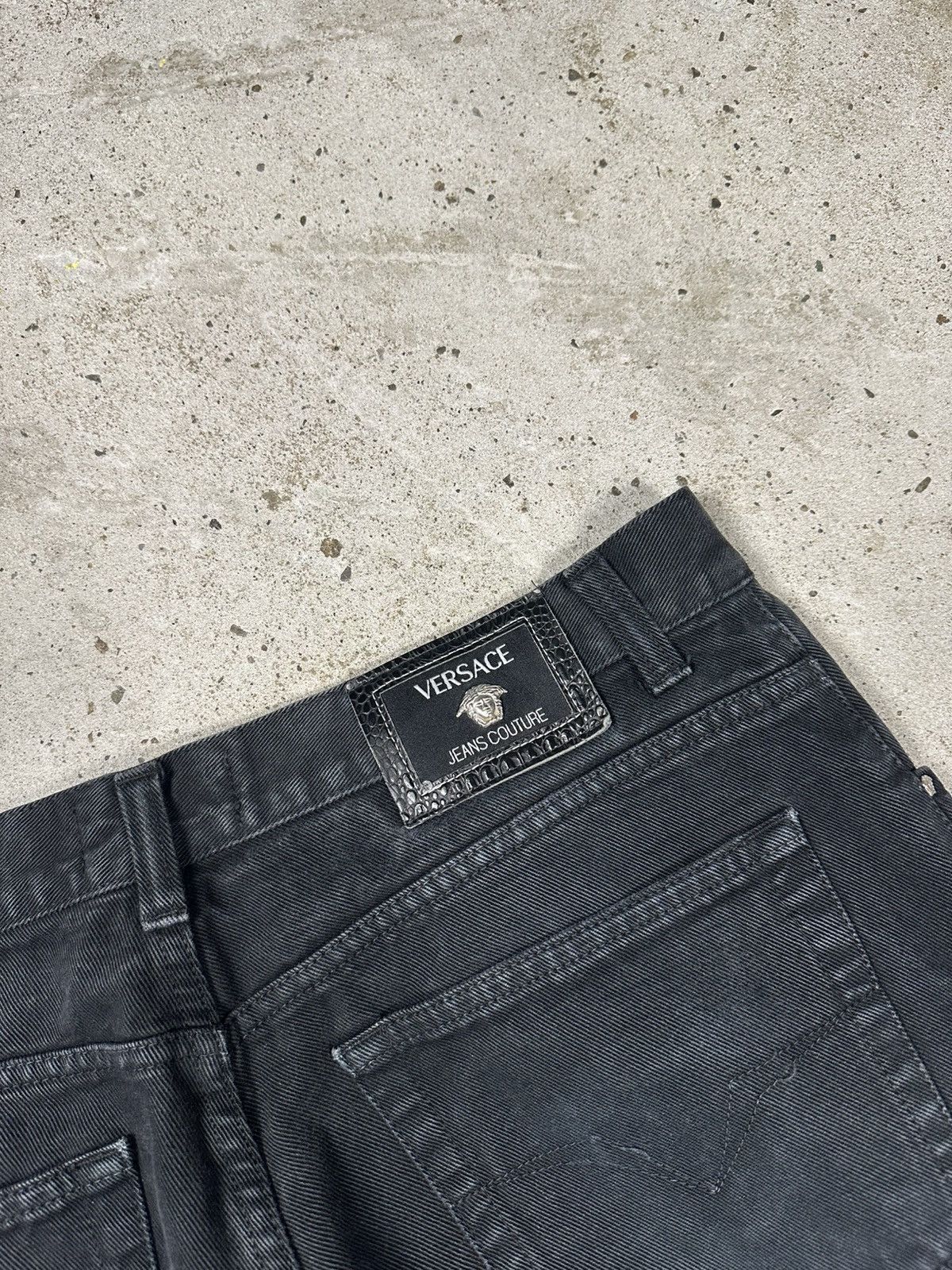 Versace × Versace Jeans Couture × Vintage Vintage Y2K Versace Jeans Couture Washed Black Denim Pants Size US 36 / EU 52 - 8 Thumbnail
