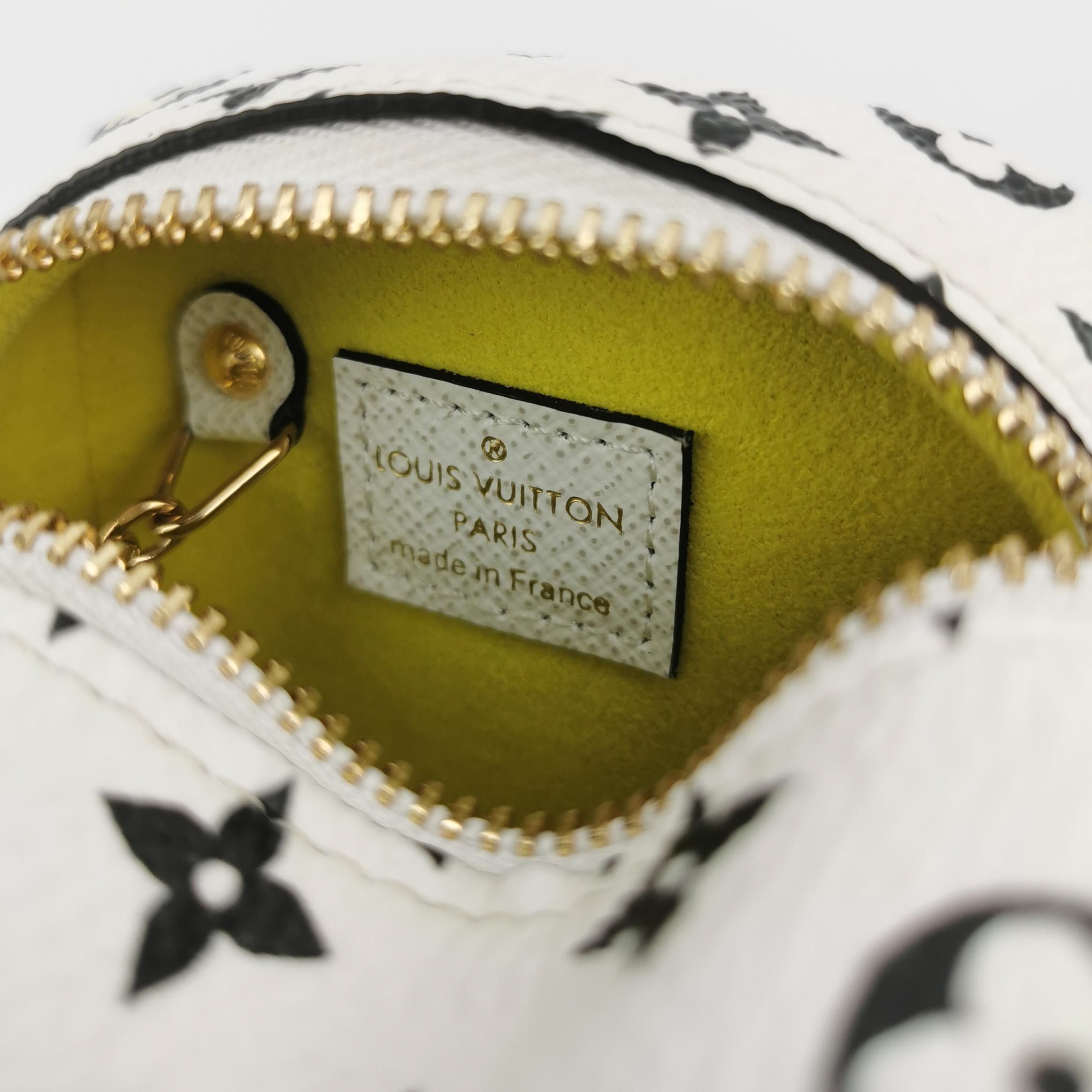 Louis Vuitton Louis Vuitton (LV) cube contrast color monogram coin purse Size ONE SIZE - 6 Thumbnail