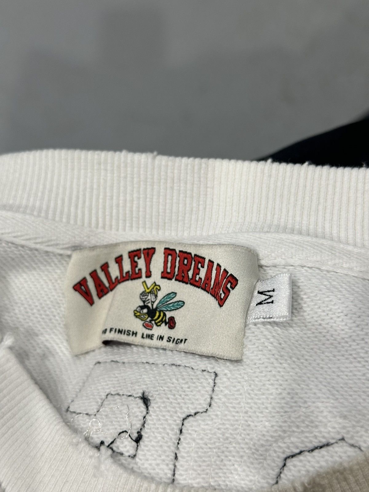 Vale Vale “insignia” white crewneck sweatshirt Size US M / EU 48-50 / 2 - 3 Thumbnail