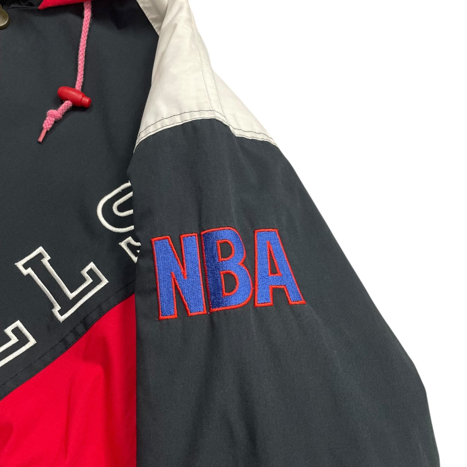 NBA VTG 90s CHICAGO BULLS PRO PLAYER HOODED PUFFER JACKET Size US M / EU 48-50 / 2 - 5 Thumbnail