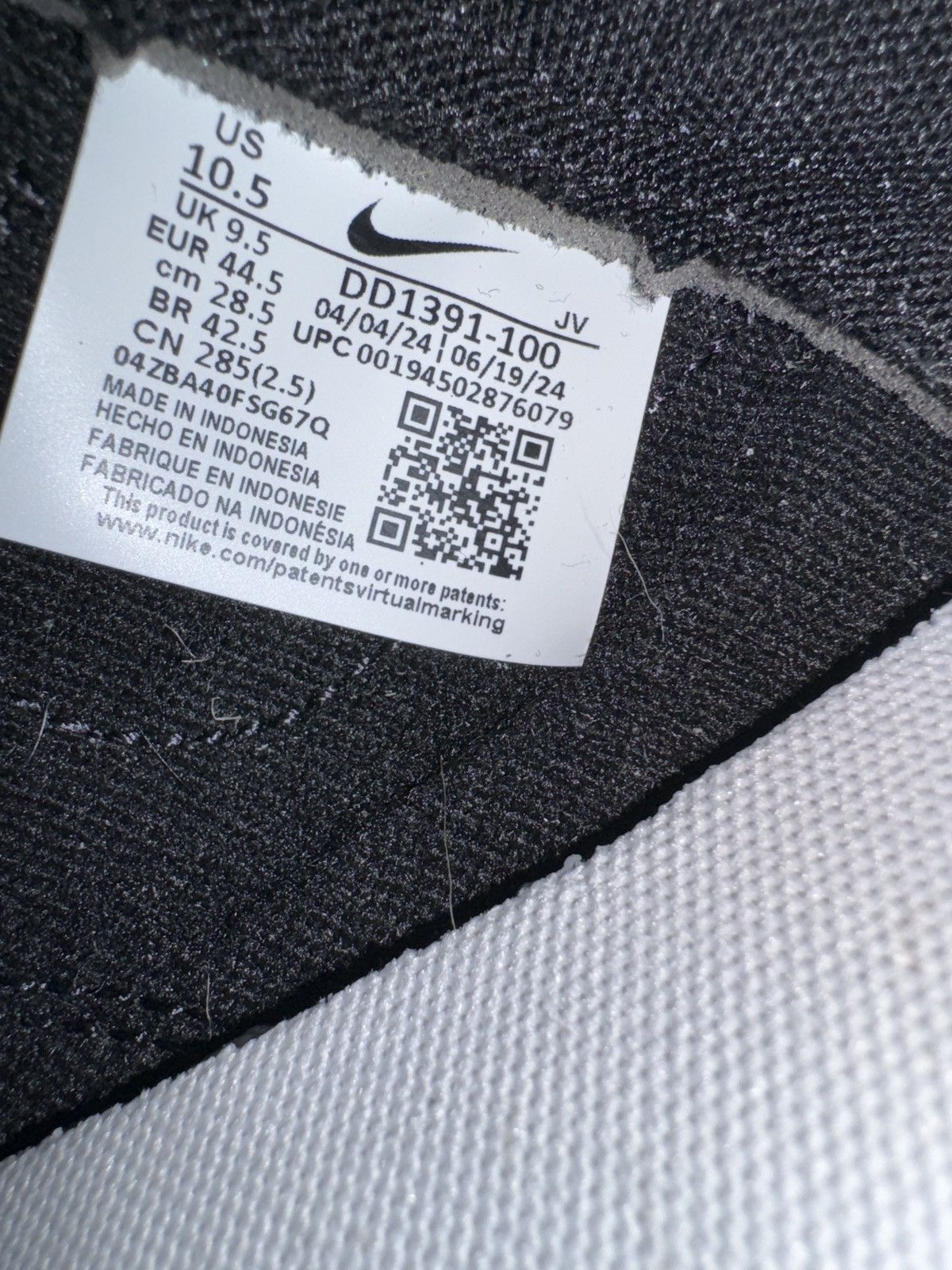 Nike Nike Dunk Low “Panda” Size US 10.5 / EU 43-44 - 2 Thumbnail