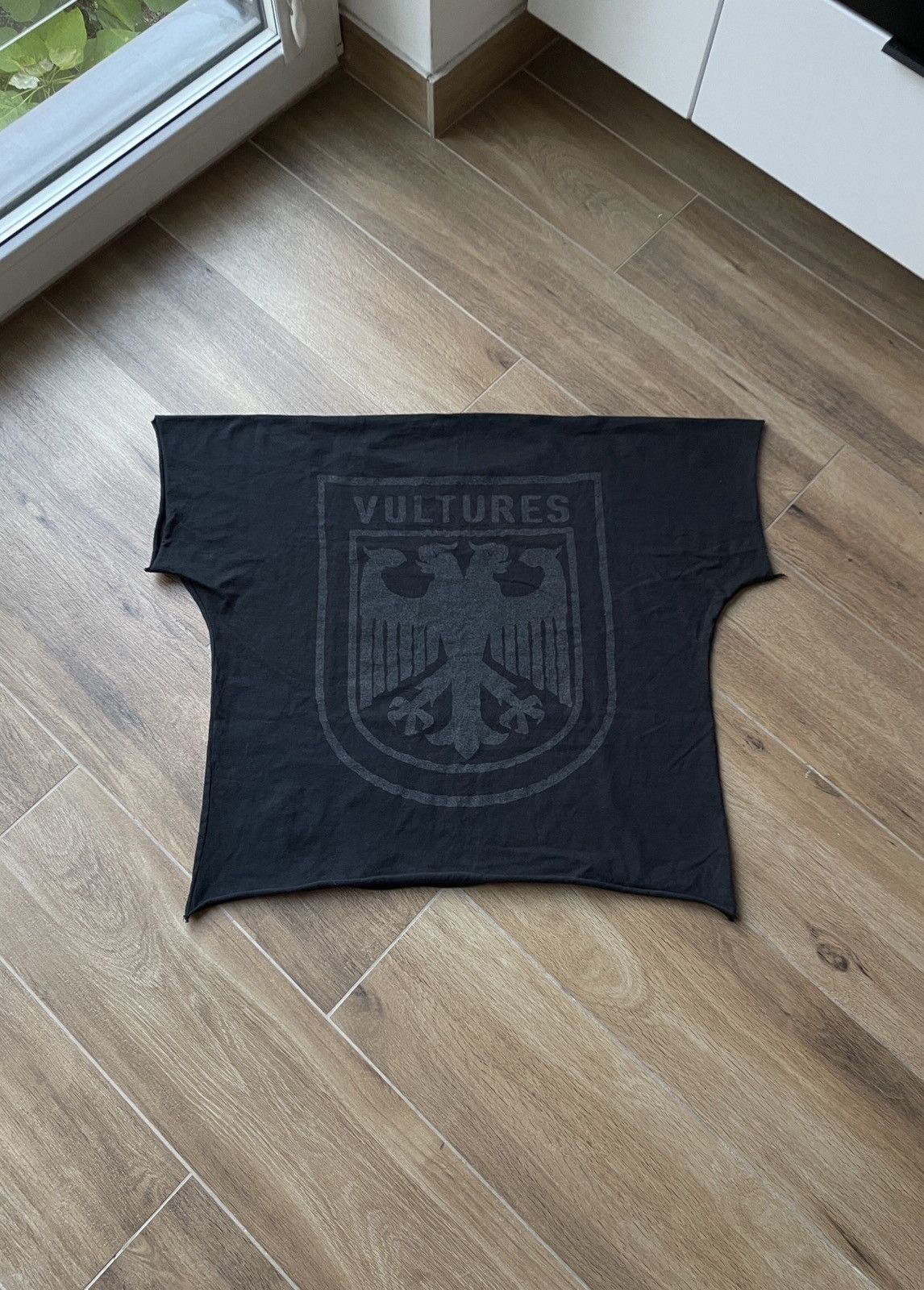 Yeezy Vintage Yeezy Vultures T-Shirt Yzy Japanese Avant Garde Y2K Size US M / EU 48-50 / 2 - 1 Thumbnail