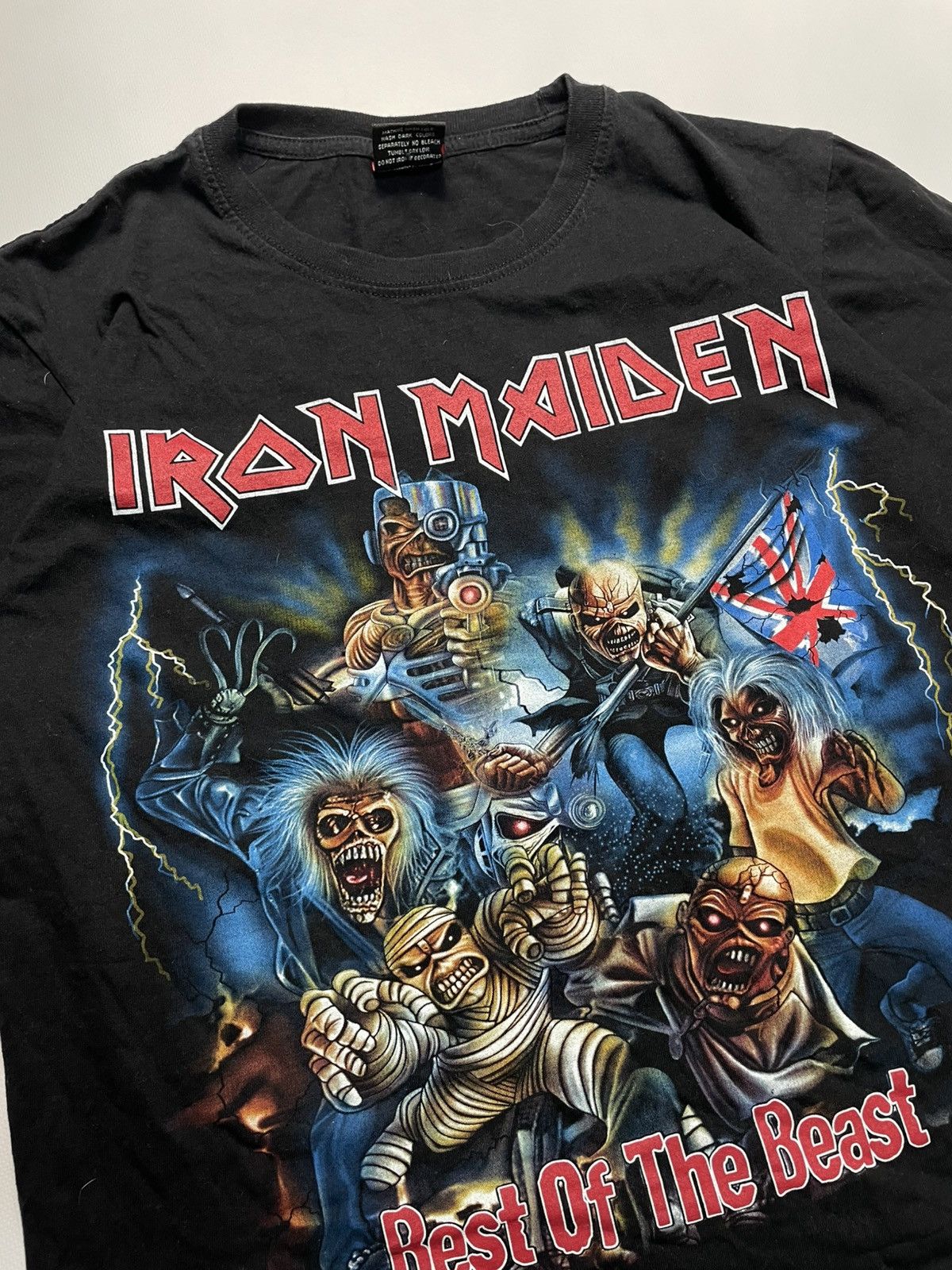 Band Tees RARE OG VTG 96 IRON MAIDEN BEST OF THE BEAST TEE Size US M / EU 48-50 / 2 - 3 Thumbnail