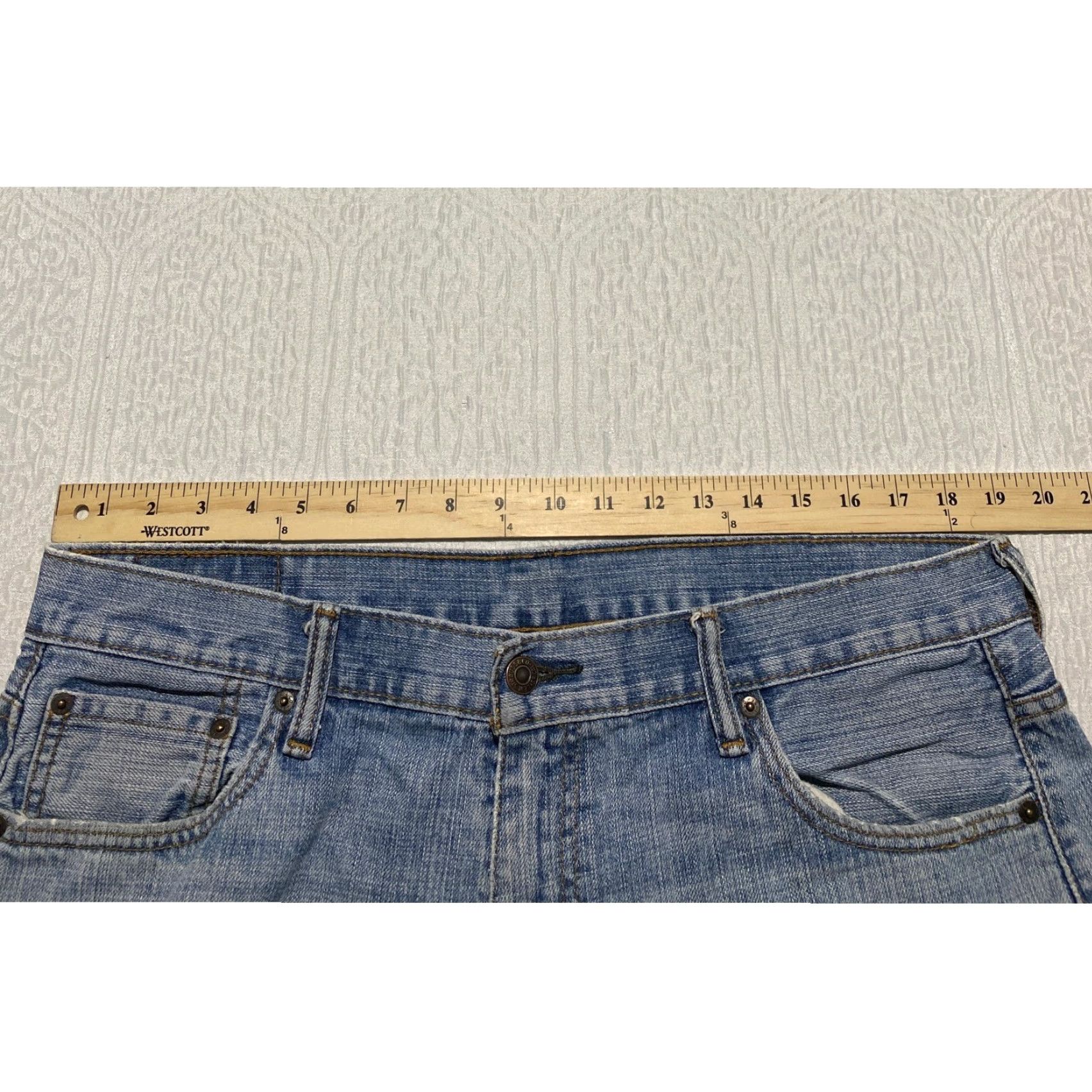 Levi's Levi's 569 Denim Shorts Men 36x11 Blue Hemmed Jorts Light Wash Bermuda Casual Summer Retro Classic Shorts Mens Size US 36 / EU 52 - 6 Thumbnail