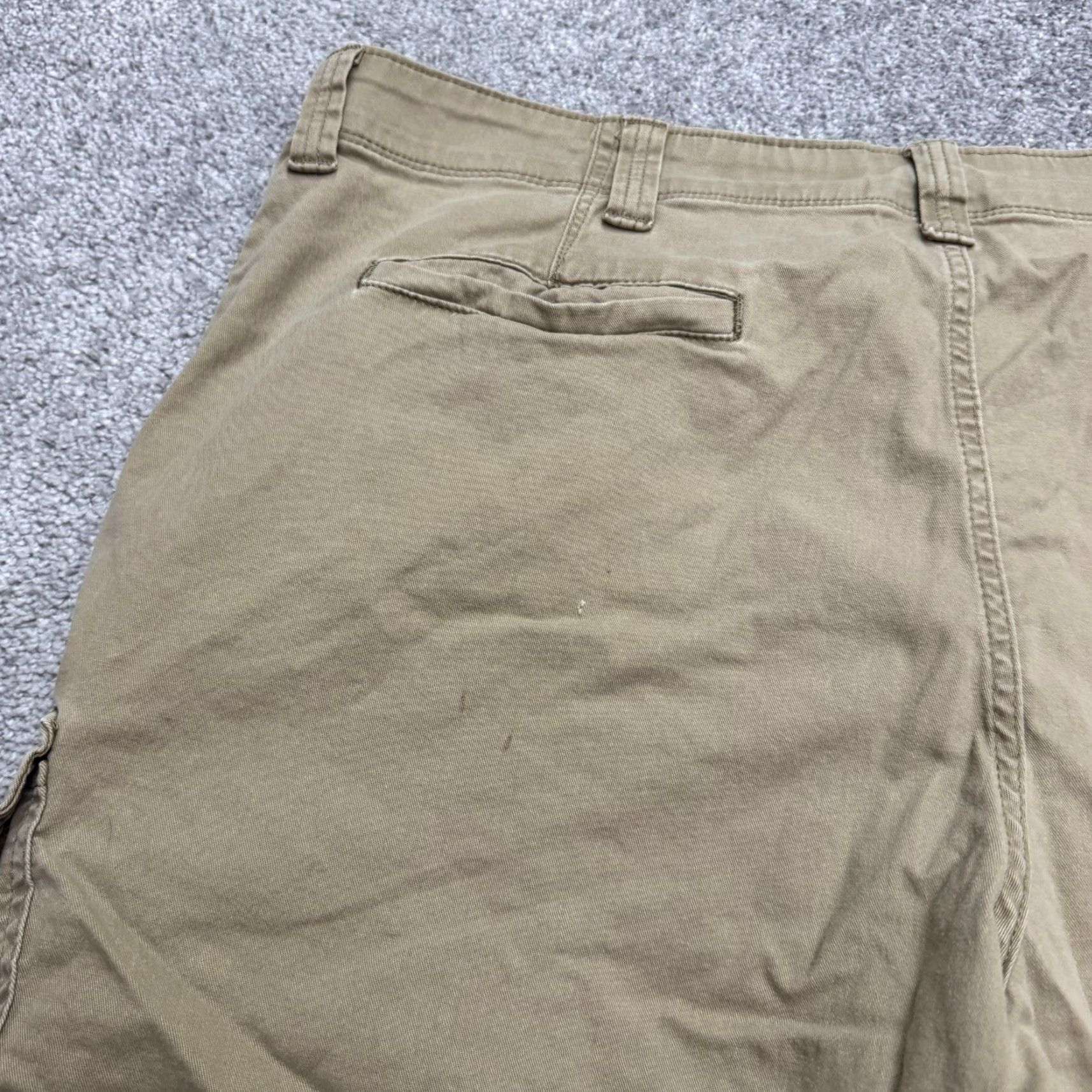 Wrangler Wrangler Relaxed Fit Cargo Shorts Mens 40 Khaki Brown Cotton Outdoor Stretch Cargo Pocket Pockets 9.5 Inseam Summer Fall 40 Mens Clothing Size US 40 / EU 56 - 4 Thumbnail