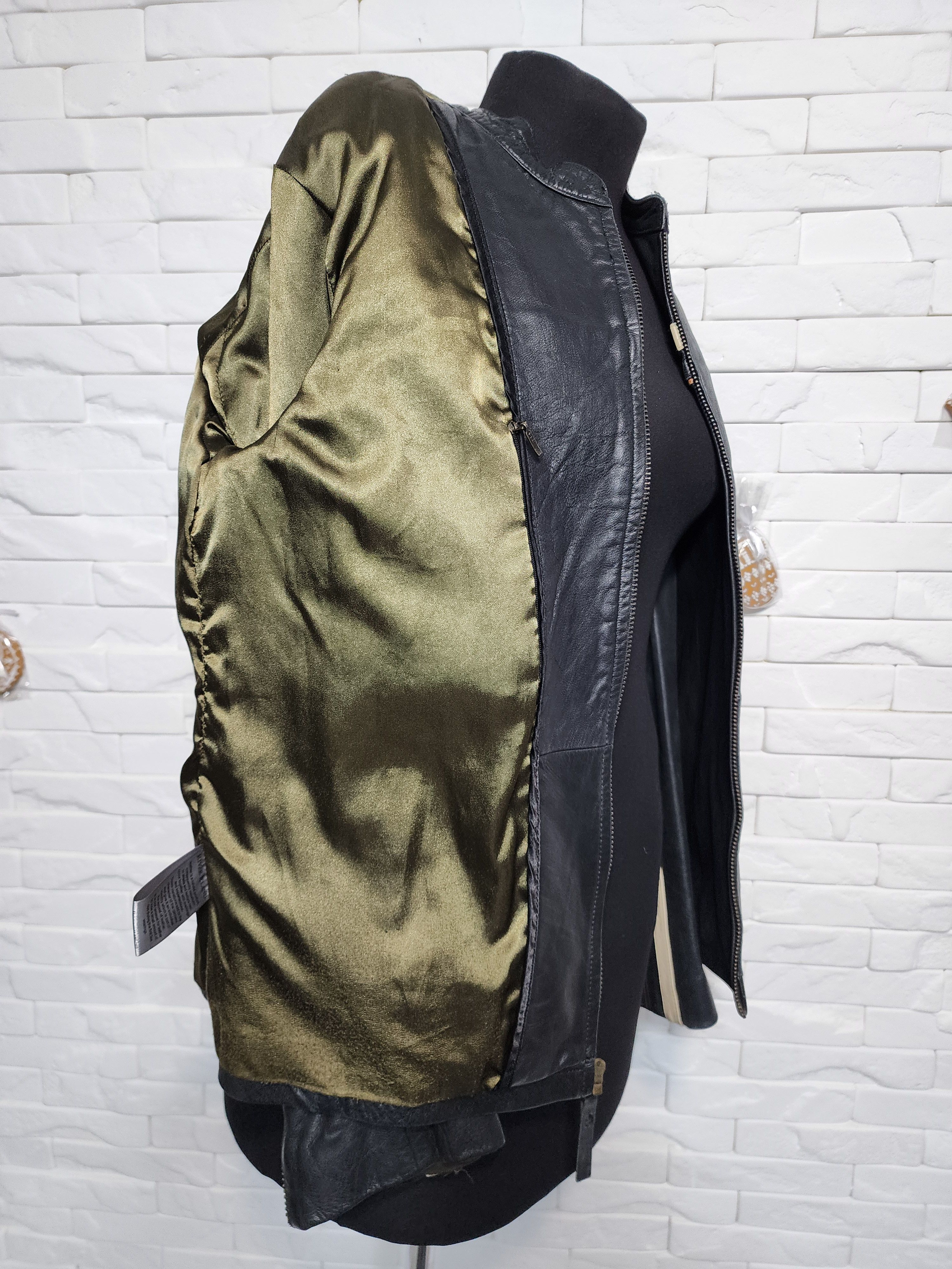 Uniqlo Men's Black Leather Sport Jacket: Metal Zipper. Size US M / EU 48-50 / 2 - 9 Thumbnail