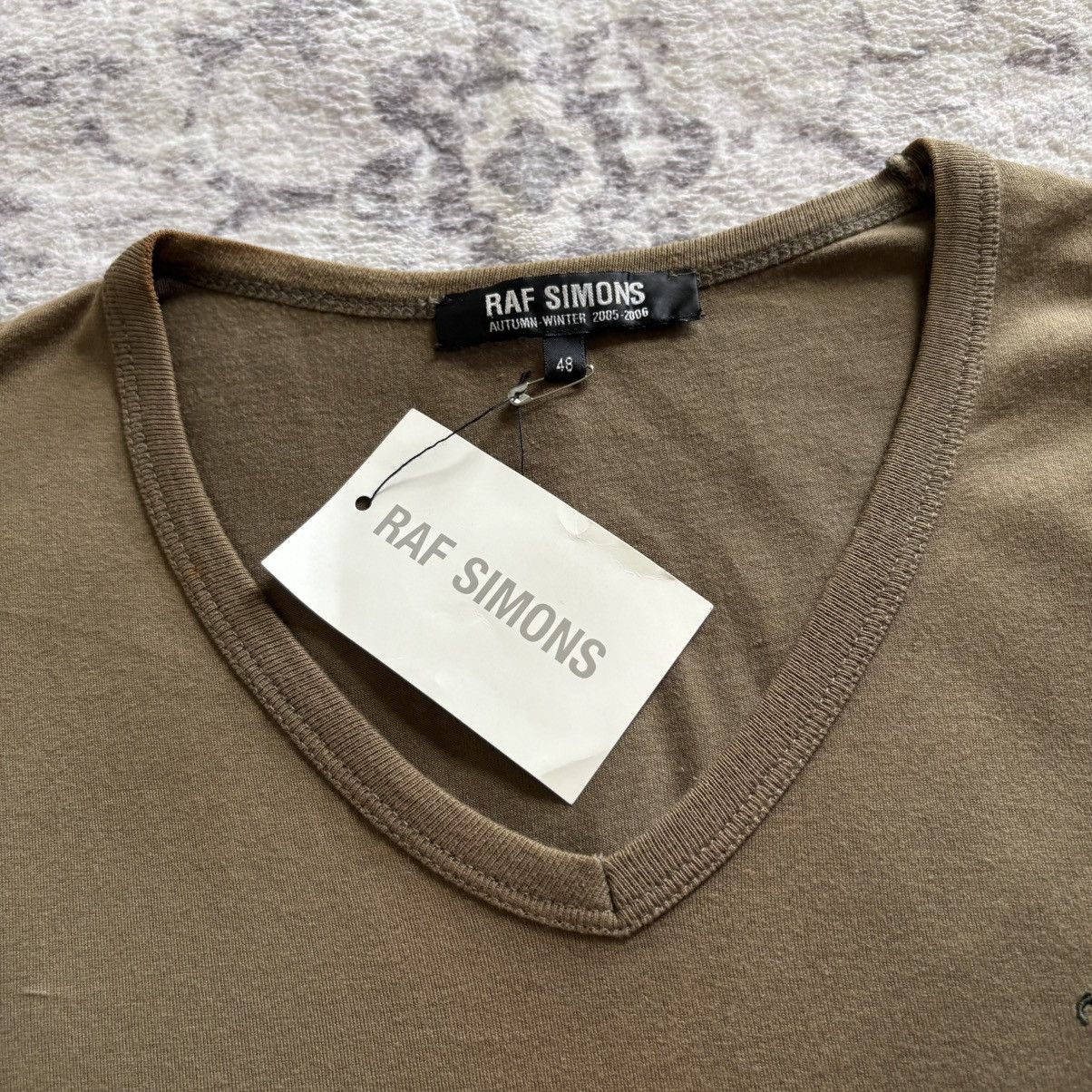 Raf Simons Raf Simons AW05 “R” Logo V-Neck Long Sleeve T-Shirt Green Size US S / EU 44-46 / 1 - 3 Thumbnail