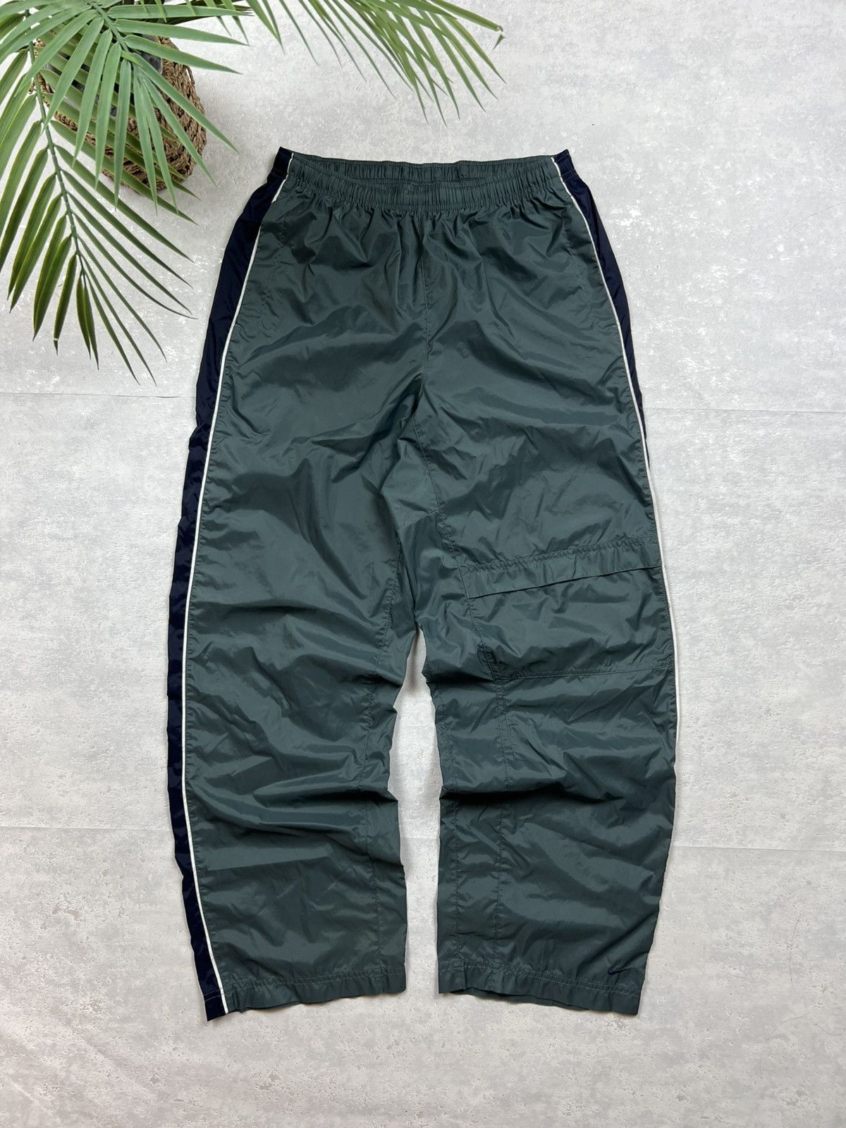 Nike 90s Nike Swoosh Vintage Y2K Gorpcore Parachute Nylon Pants Size US 32 / EU 48 - 1 Thumbnail