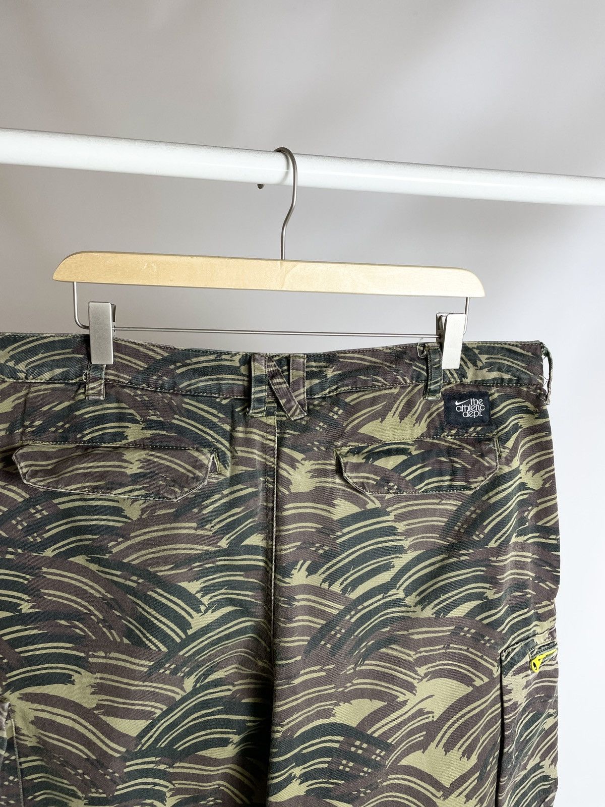 Nike 🍃 VINTAGE 🍃 Nike Wavy tropical camo Printed cargo Shorts Size US 36 / EU 52 - 6 Thumbnail