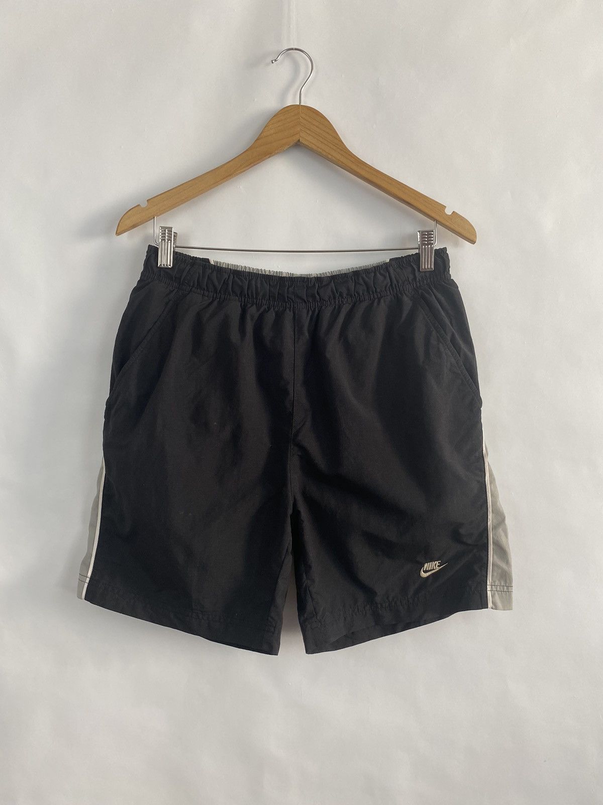 Nike 🇺🇸 Vintage 90s Nike Nylon shorts swoosh logo street wear dril Size US 32 / EU 48 - 2 Thumbnail