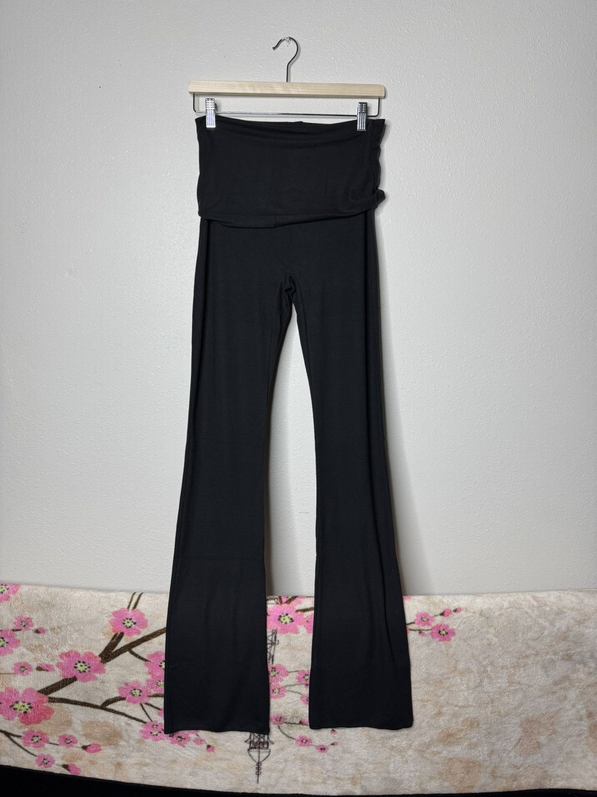 SKIMS Skims Cloud Foldover Pant Flare Onyx New With tags Size 27" / US 4 / IT 40 - 3 Thumbnail