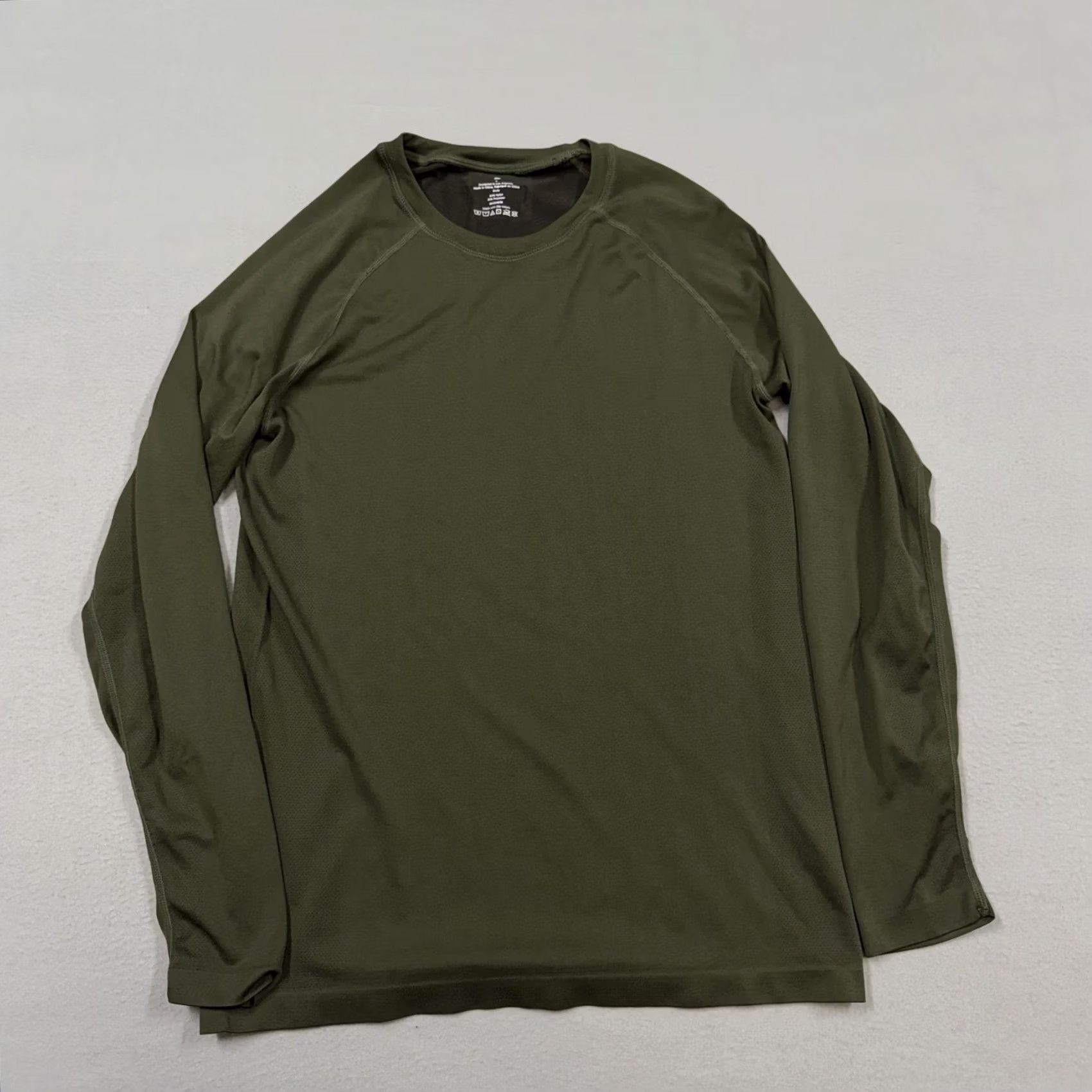 Fabletics Fabletics Shirt Mens M Green Long Raglan Sleeve Running Training Top Size US M / EU 48-50 / 2 - 2 Thumbnail