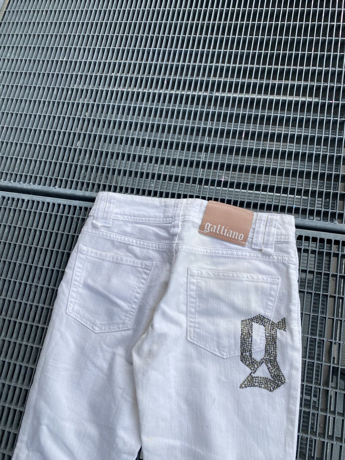 John Galliano John Galliano Pocket G Logo Jeans Size 27" / US 4 / IT 40 - 2 Thumbnail