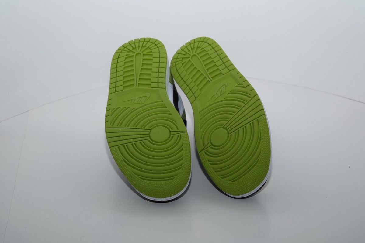 Jordan Brand Nike Air Jordan 1 Low Snakeskin Vivid Green DX4446-301 10.5W Size US 10.5 / IT 40.5 - 6 Thumbnail