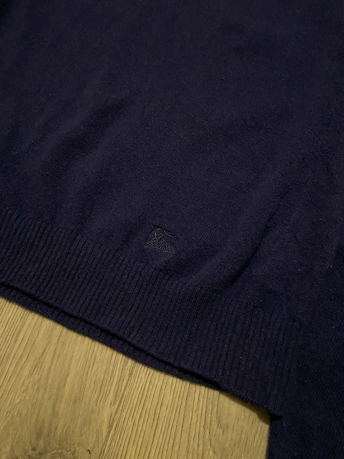 Burberry Burberry London V-neck Merino Wool Sweater Size M Navy Blue Size US M / EU 48-50 / 2 - 3 Thumbnail