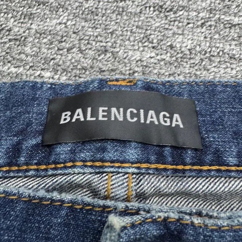 Balenciaga Balenciaga Washed Distressed Denim Jeans. Size US 28 / EU 44 - 2 Thumbnail