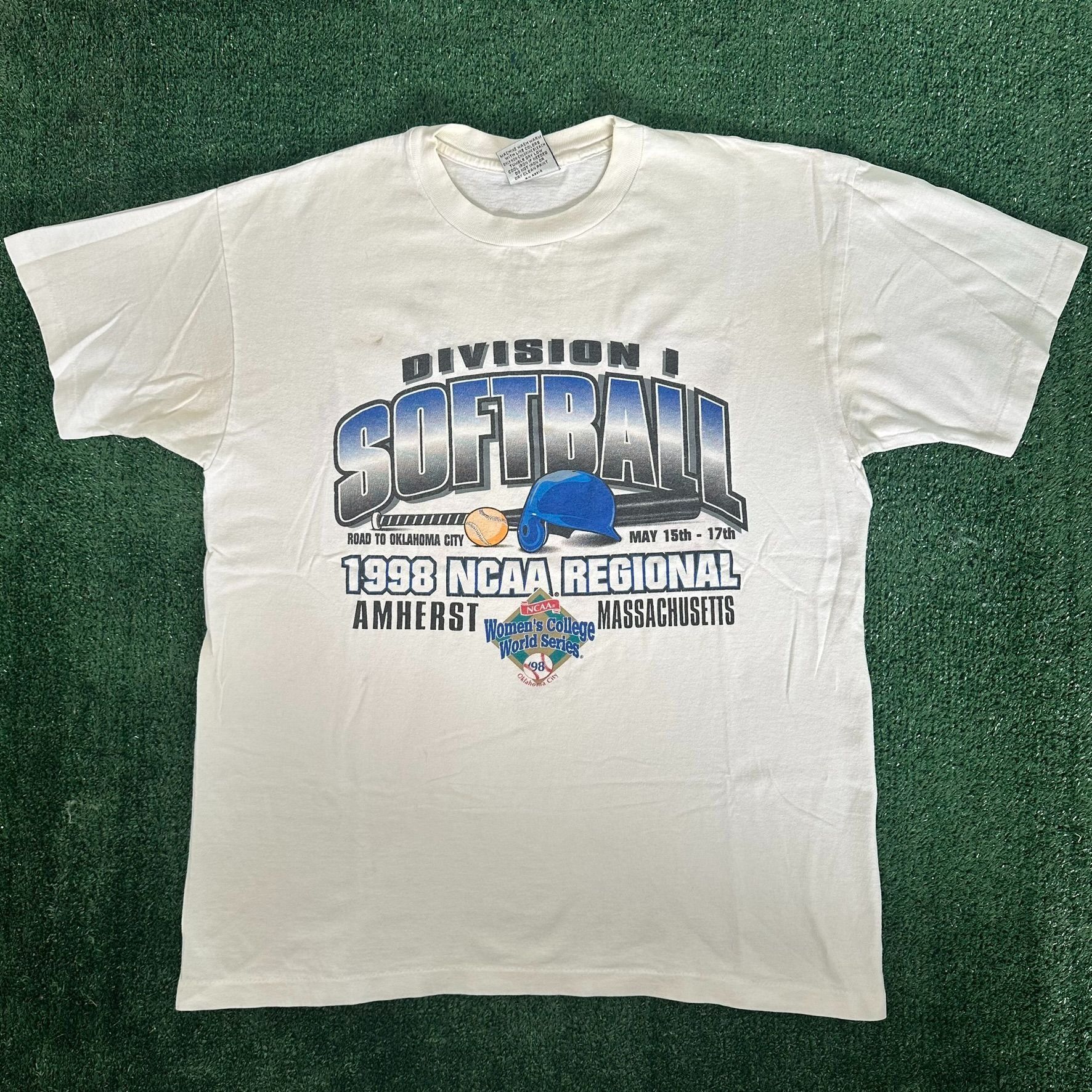 Gear for Sports Vintage 90s NCAA Women's Softball World Series T-Shirt White Size US L / EU 52-54 / 3 - 1 Thumbnail