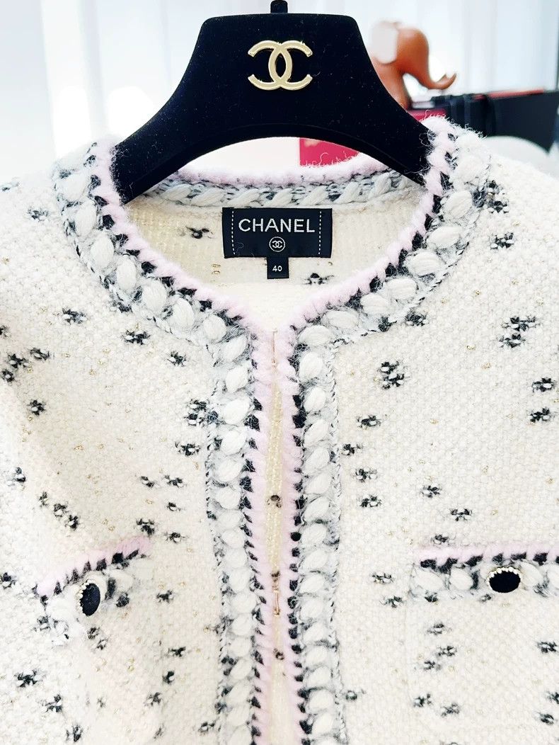 Chanel Chanel 21A Castle Series White Cream Spotted Two Pockets P Size S / US 4 / IT 40 - 5 Thumbnail