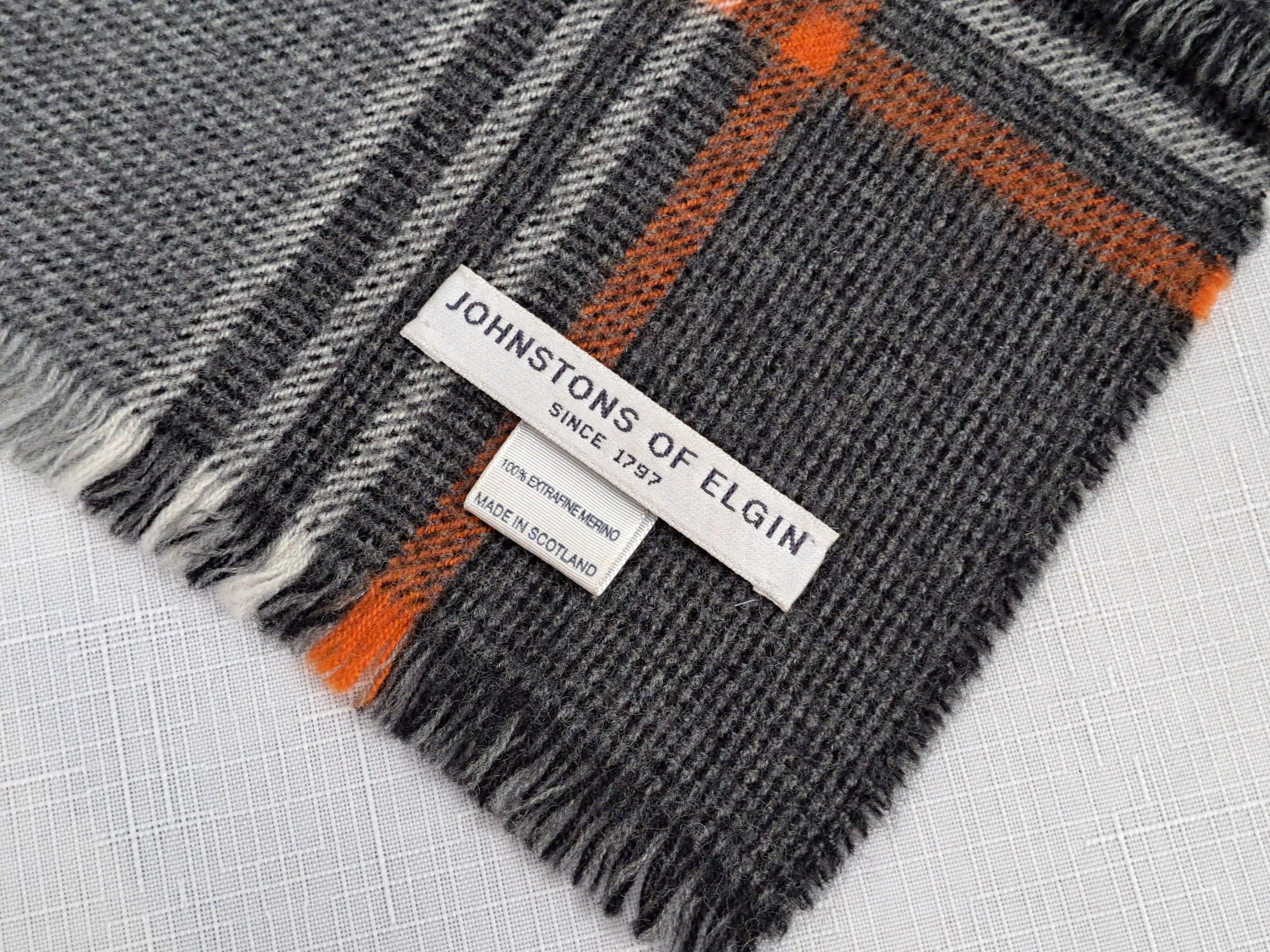 Johnstons Of Elgin Johnstons Of Elgin merino wool scarf. Made in Scotland. Size ONE SIZE - 6 Thumbnail