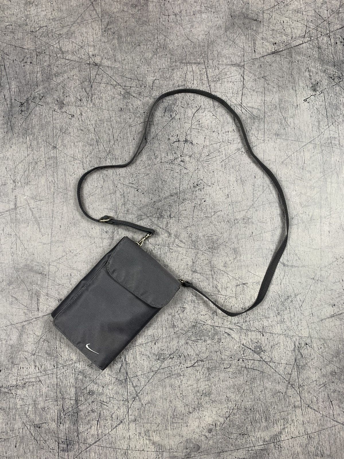 Nike Vintage Hype Nike Swoosh Shoulder Bag Metal Logo Size ONE SIZE - 1 Thumbnail