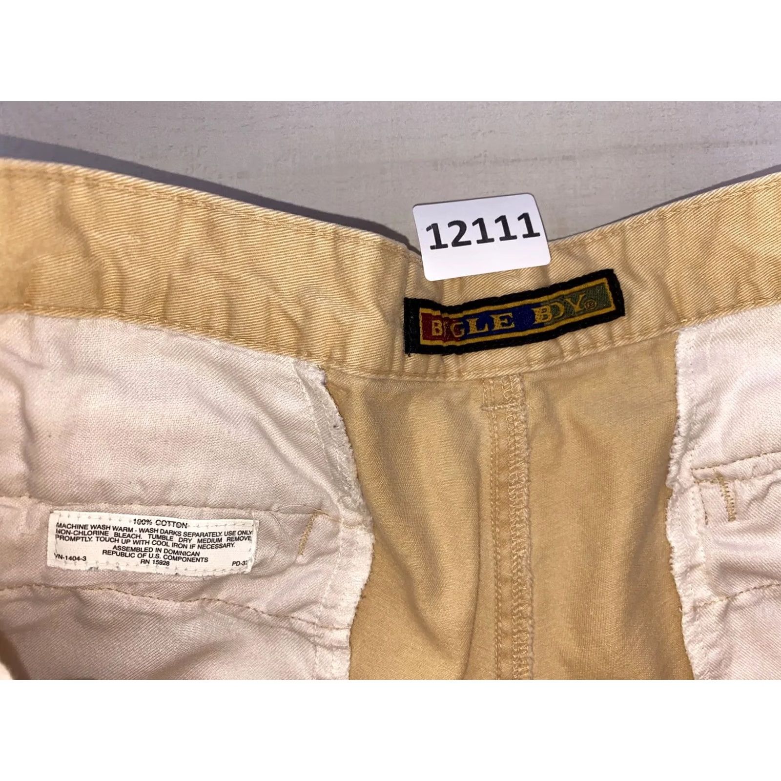 Bugle Boy VINTAGE Bugle Boy Bermuda Shorts Men Size 34 Beige Cotton Pleated Front 8in Inseam United States 80s 90s USA Beach Casual Travel Mens Size US 34 / EU 50 - 2 Thumbnail