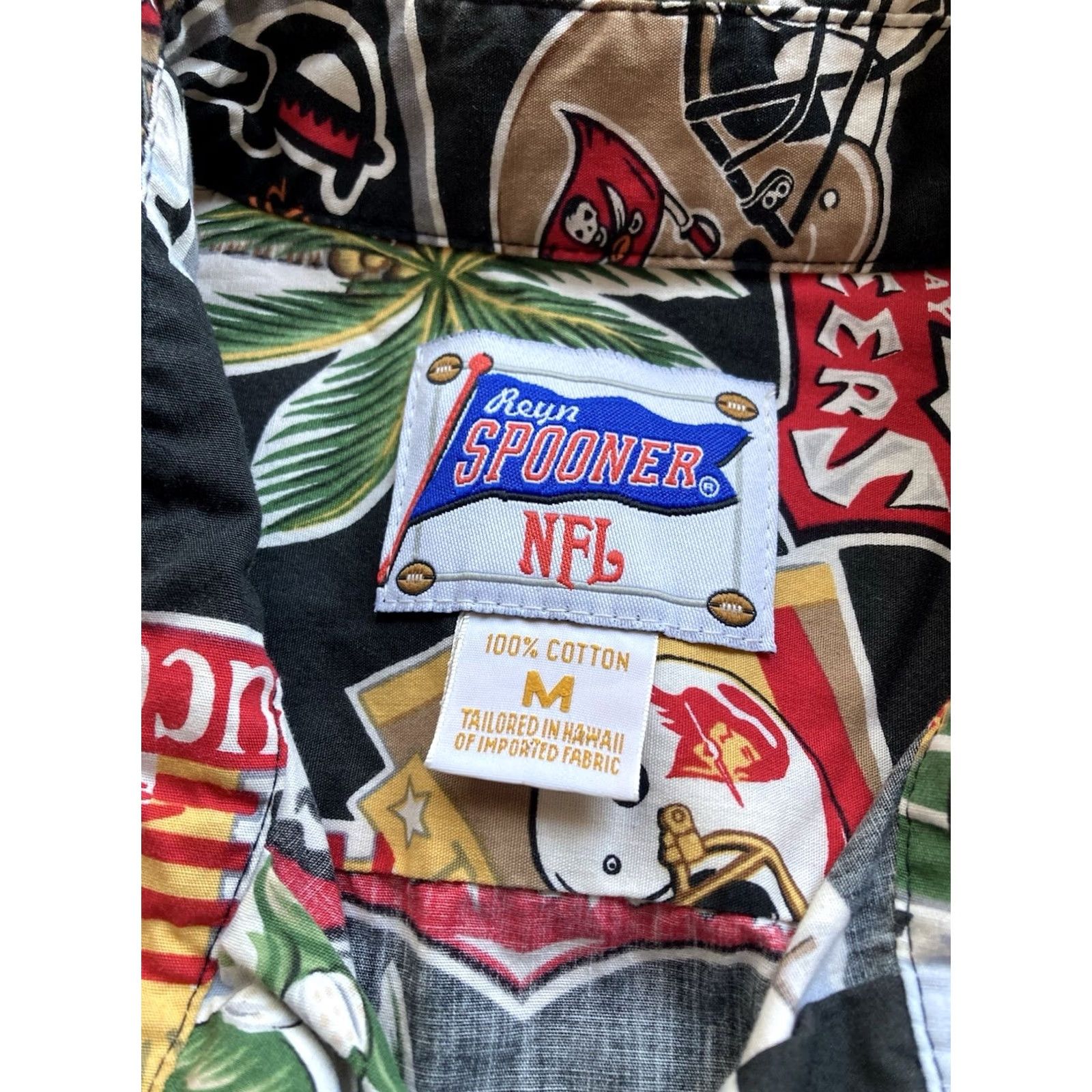 Reyn Spooner Reyn Spooner Tampa Bay Buccaneers Hawaiian Shirt Mens M NFL Cotton Shirt Size US M / EU 48-50 / 2 - 3 Thumbnail