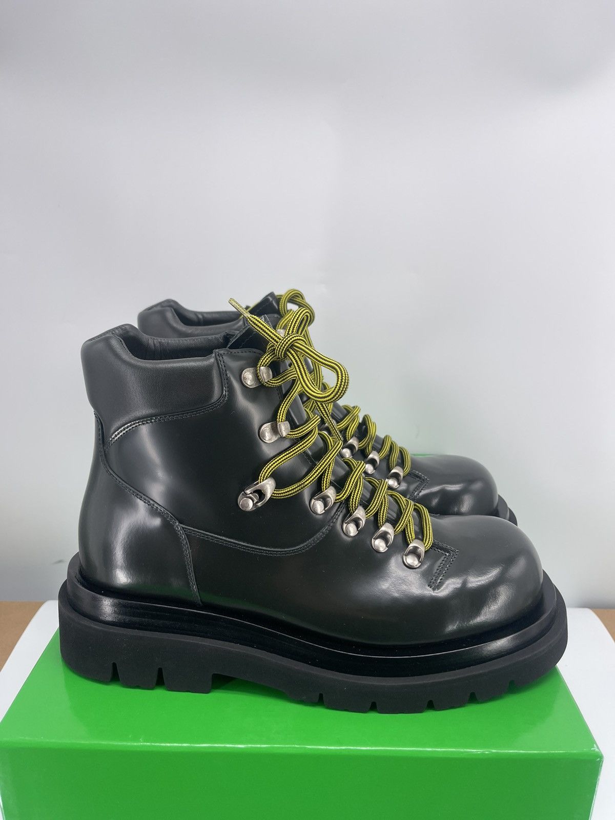 Bottega Veneta Bottega Veneta Lug Hiking Ankle Boots Size US 9 / EU 42 - 2 Thumbnail