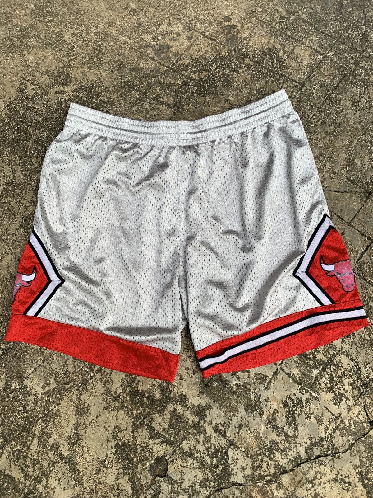Mitchell & Ness × NBA Mitchell & Ness Hardwood Classics NBA Chicago Bulls Shorts Size 36" / US 14 / IT 50 - 2 Thumbnail
