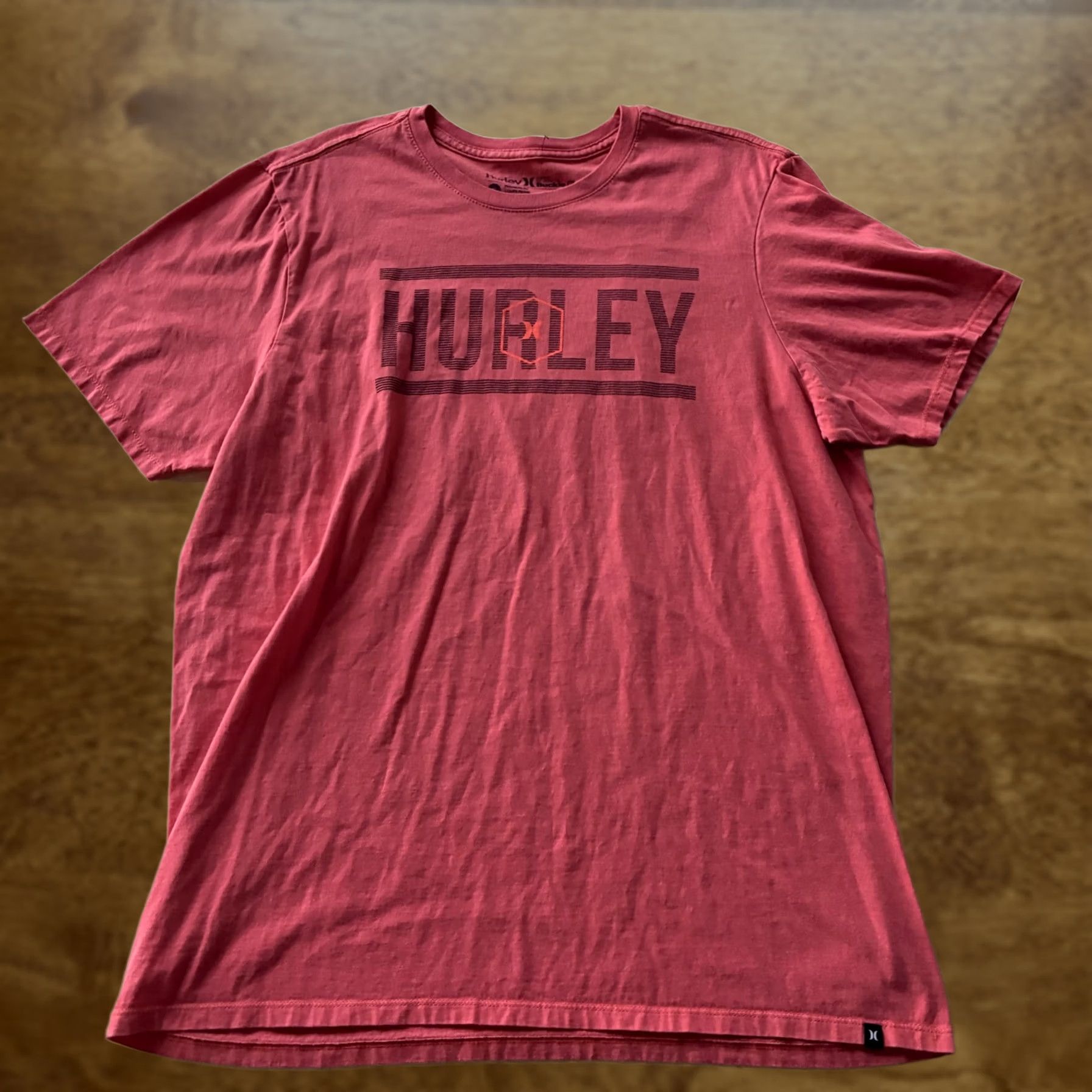 Hurley VINTAGE Hurley Shirt Mens XL Red Buckle Premium Fit Logo Graphic Surf Tee T-Shirt Size US XL / EU 56 / 4 - 1 Thumbnail