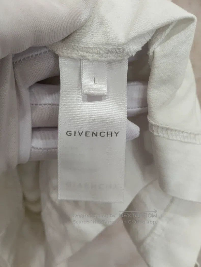 Givenchy Givenchy T-Shirt in Size L Size US L / EU 52-54 / 3 - 4 Thumbnail