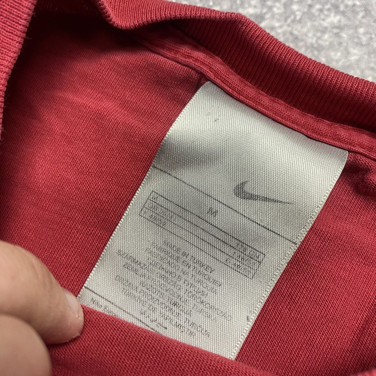Vintage Vintage Nike Big Centre logo basketball logo 90’s tee Size US M / EU 48-50 / 2 - 6 Thumbnail