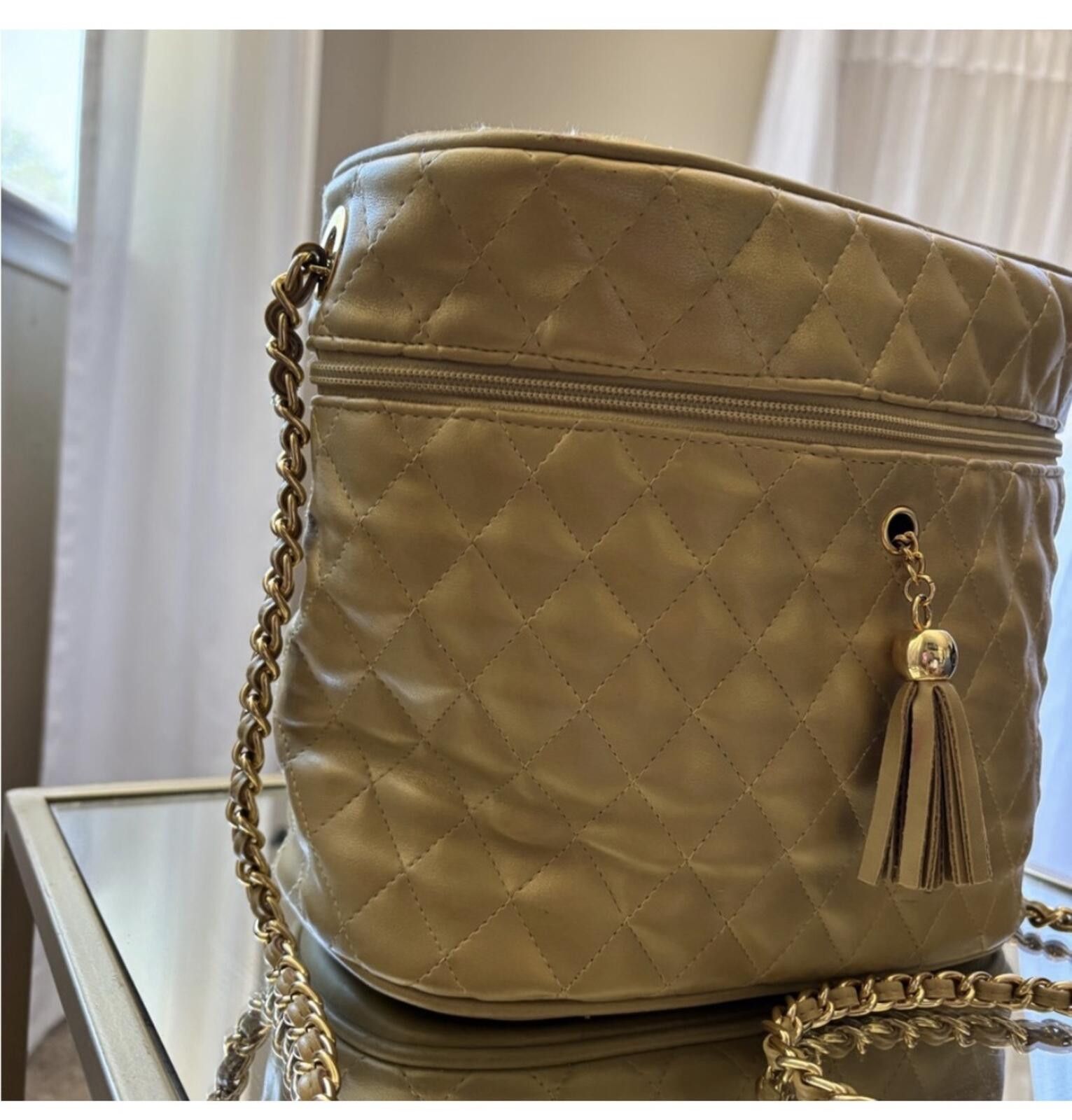 Other ( Boutique) Elegant Quilted Chain Shoulder makeup Bag Size ONE SIZE - 3 Thumbnail