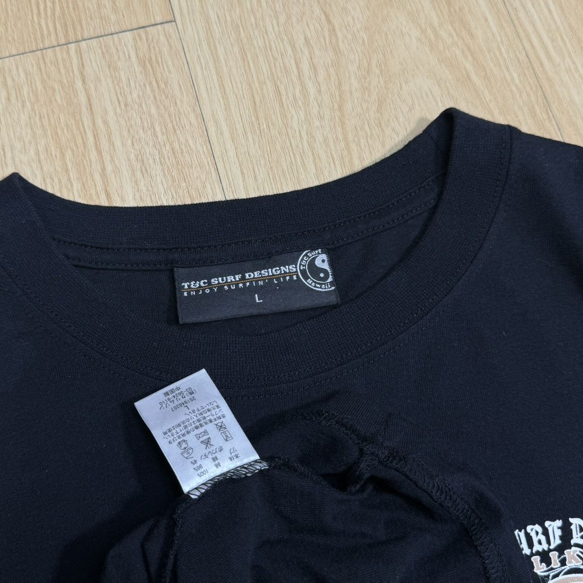 Vintage T&C surfing spell out Tee Size US L / EU 52-54 / 3 - 5 Thumbnail