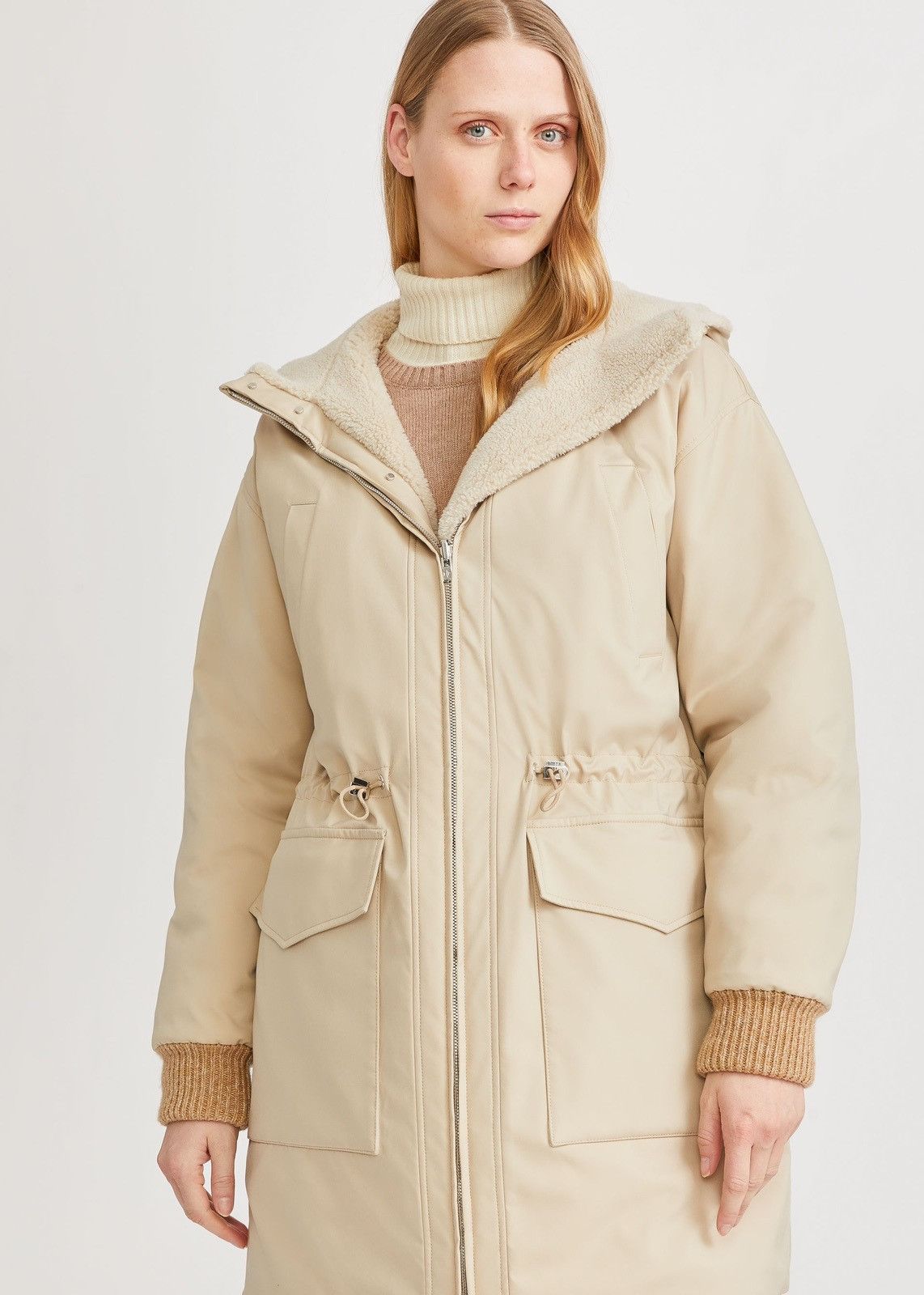 o1srvl11e0824 Reversible Wind Stretch Storm Jacket in Beige