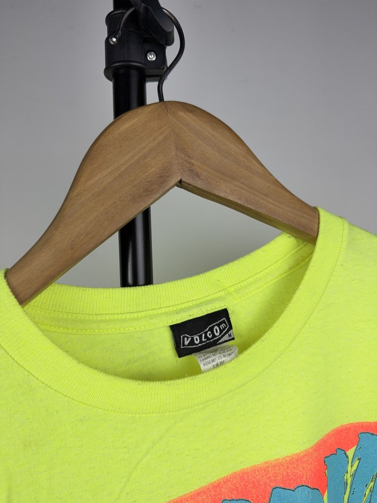 Volcom Retro SK8 Y2K Volcom Neon Surf Graphic Tee 90s Skate Style Size US M / EU 48-50 / 2 - 3 Thumbnail