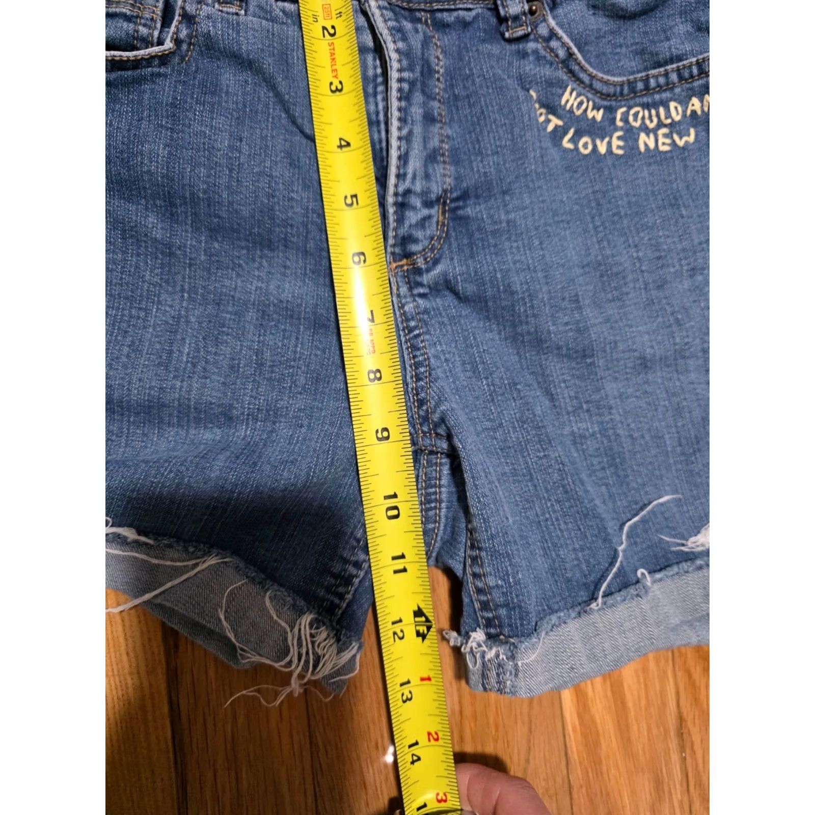 Jones New York Jones New York Cut-Off Shorts Women's 6 Blue Denim Cotton Mid Rise Stretch Casual 5-Pocket Button Front Womens Summer Winter Fall Spring USA Shirt? Size 28" / US 6 / IT 42 - 7 Thumbnail