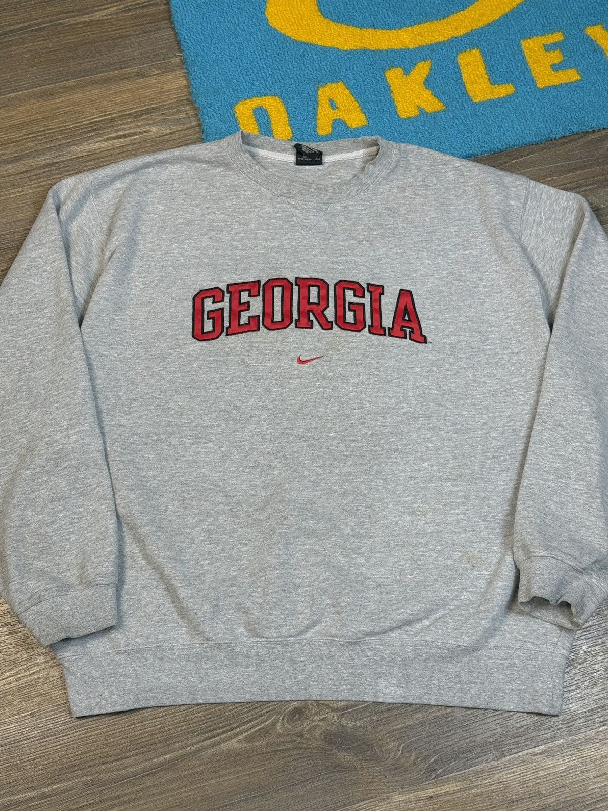 Nike × Vintage Vintage Nike Georgia Big Logo Swoosh Gray Sweatshirt Size US XXL / EU 58 / 5 - 2 Thumbnail