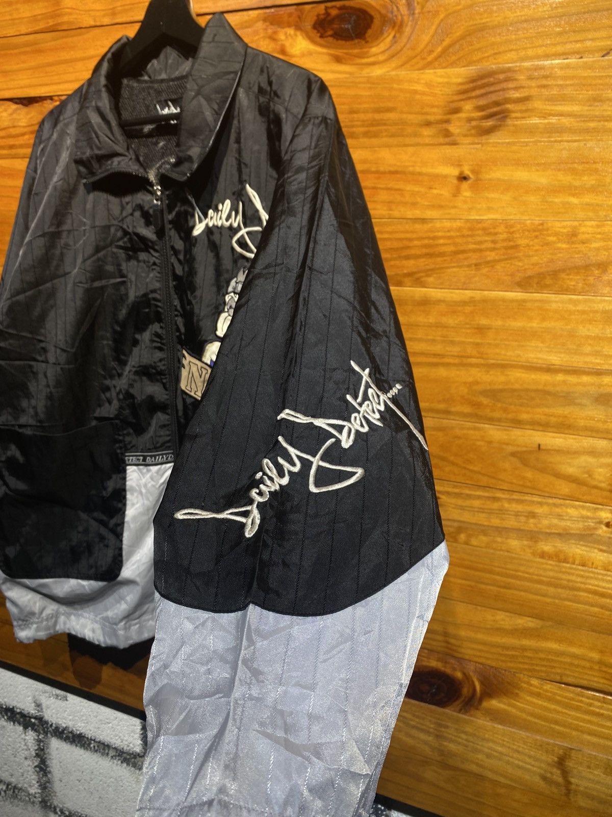 Vintage Vintage Daily Detect Cartoon Graphic Windbreaker Jacket Size US M / EU 48-50 / 2 - 10 Thumbnail