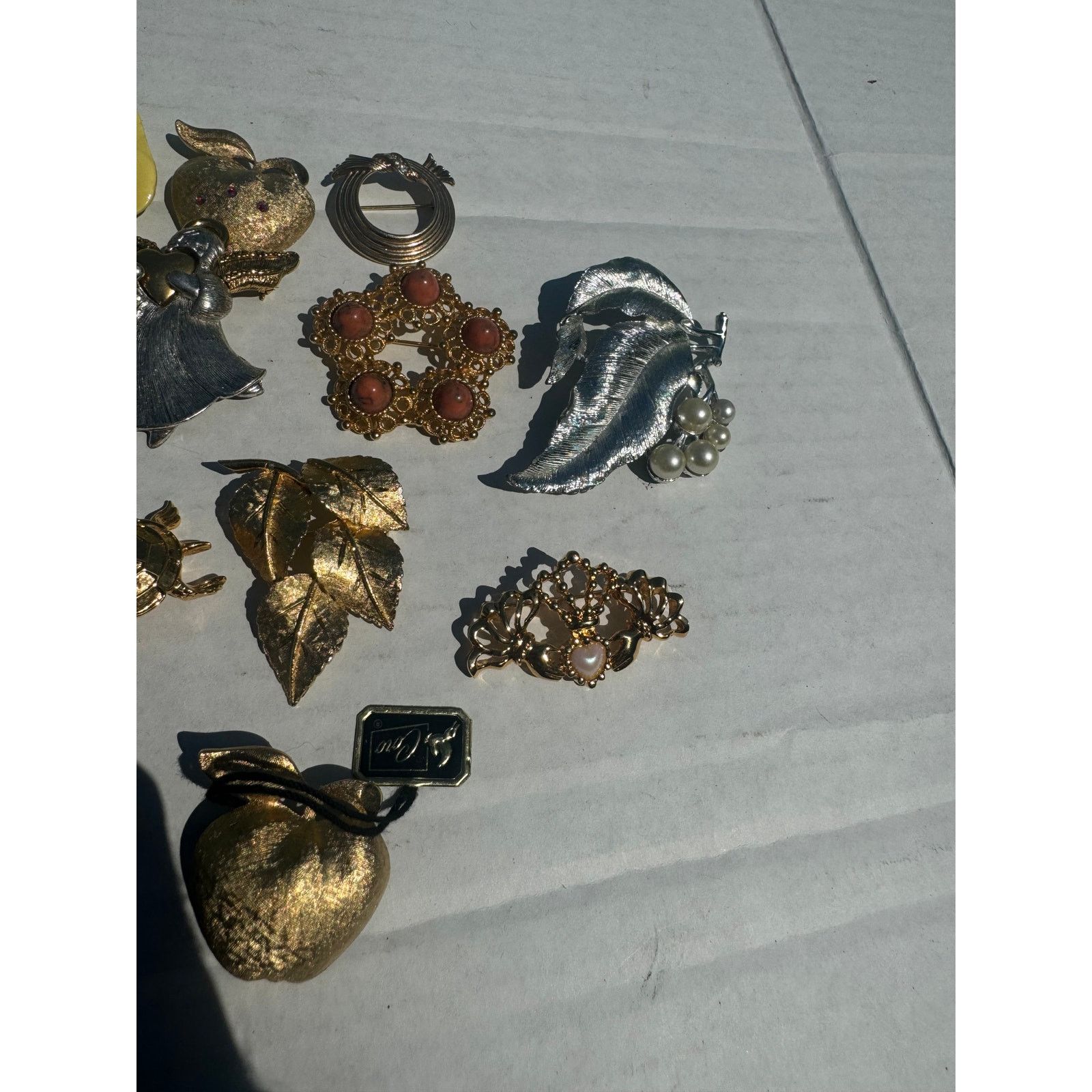Vintage 22 Signed Brooch Pins- Vintage Size ONE SIZE - 3 Thumbnail