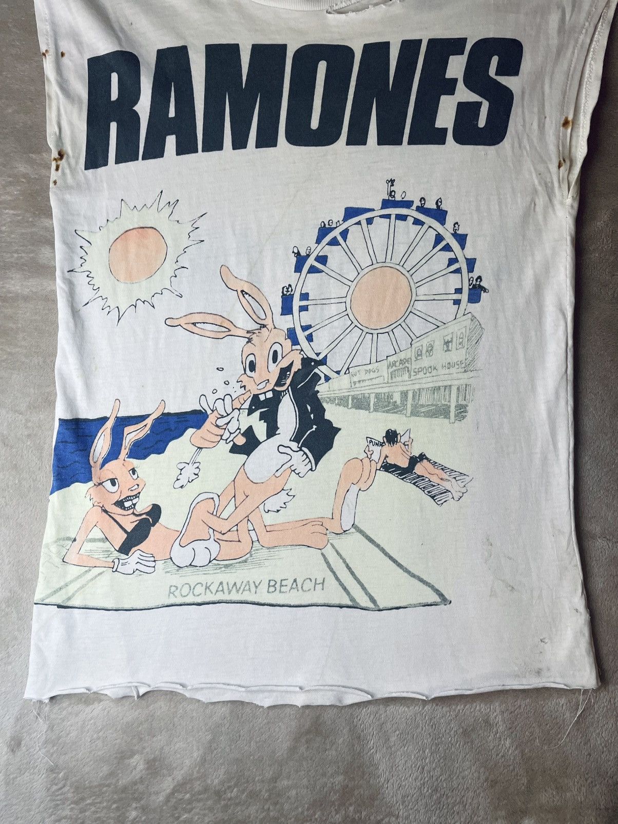 Other Rare Vintage Ramones T-Shirt „Rockaway Beach“ Size US S / EU 44-46 / 1 - 5 Thumbnail