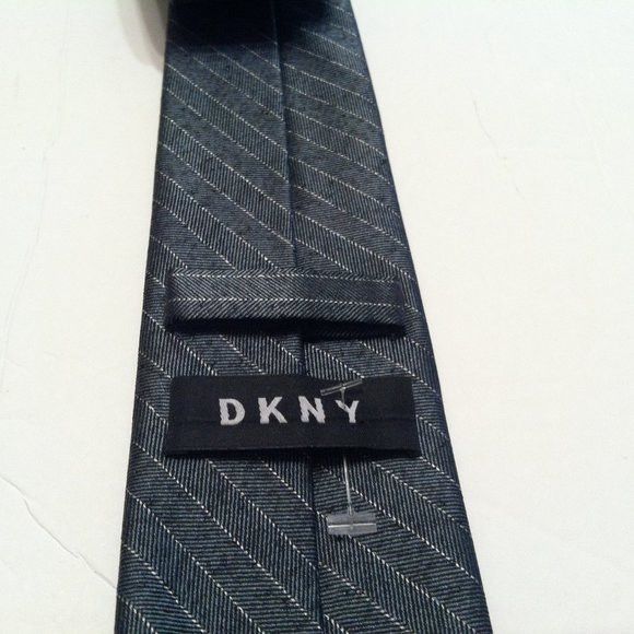 DKNY DKNY MEN'S NEW DARK GREEN 100%SILK TIE WIDTH: 2 3/4" Size ONE SIZE - 4 Thumbnail