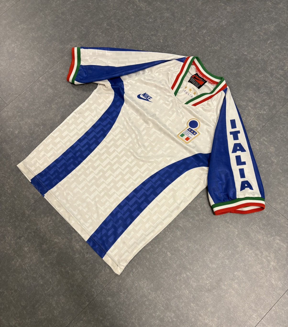 Nike 1996 Nike Italy Jersey Size US S / EU 44-46 / 1 - 1 Thumbnail
