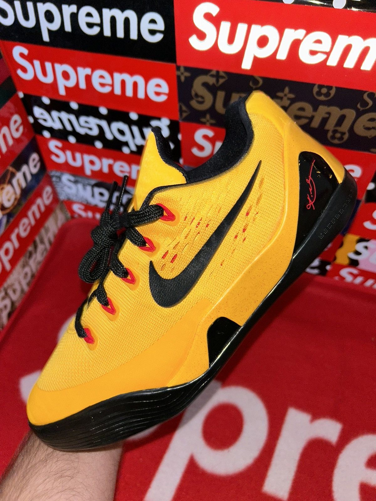 Nike Nike Kobe 9 EM GS 'Bruce Lee' 653593-700 size 4y VNDS Size US 5 / EU 37 - 6 Thumbnail