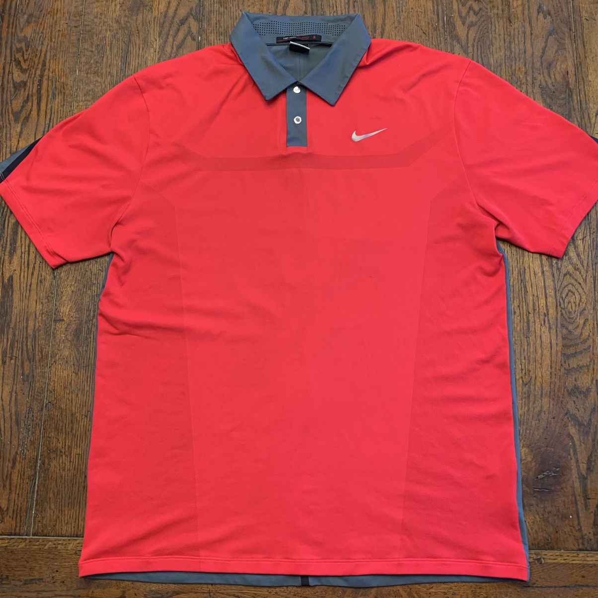 Nike Tiger Woods Red Golf Polo Vented Snap Button