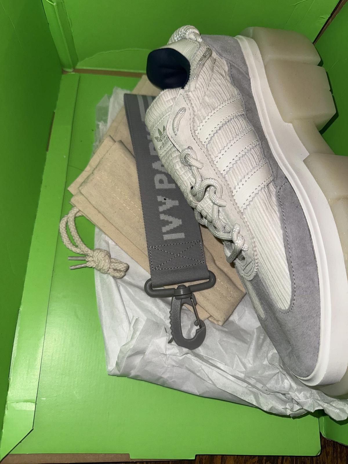 Adidas Beyoncé shoes sz 11/11.5 Size US 11 / EU 44 - 3 Thumbnail