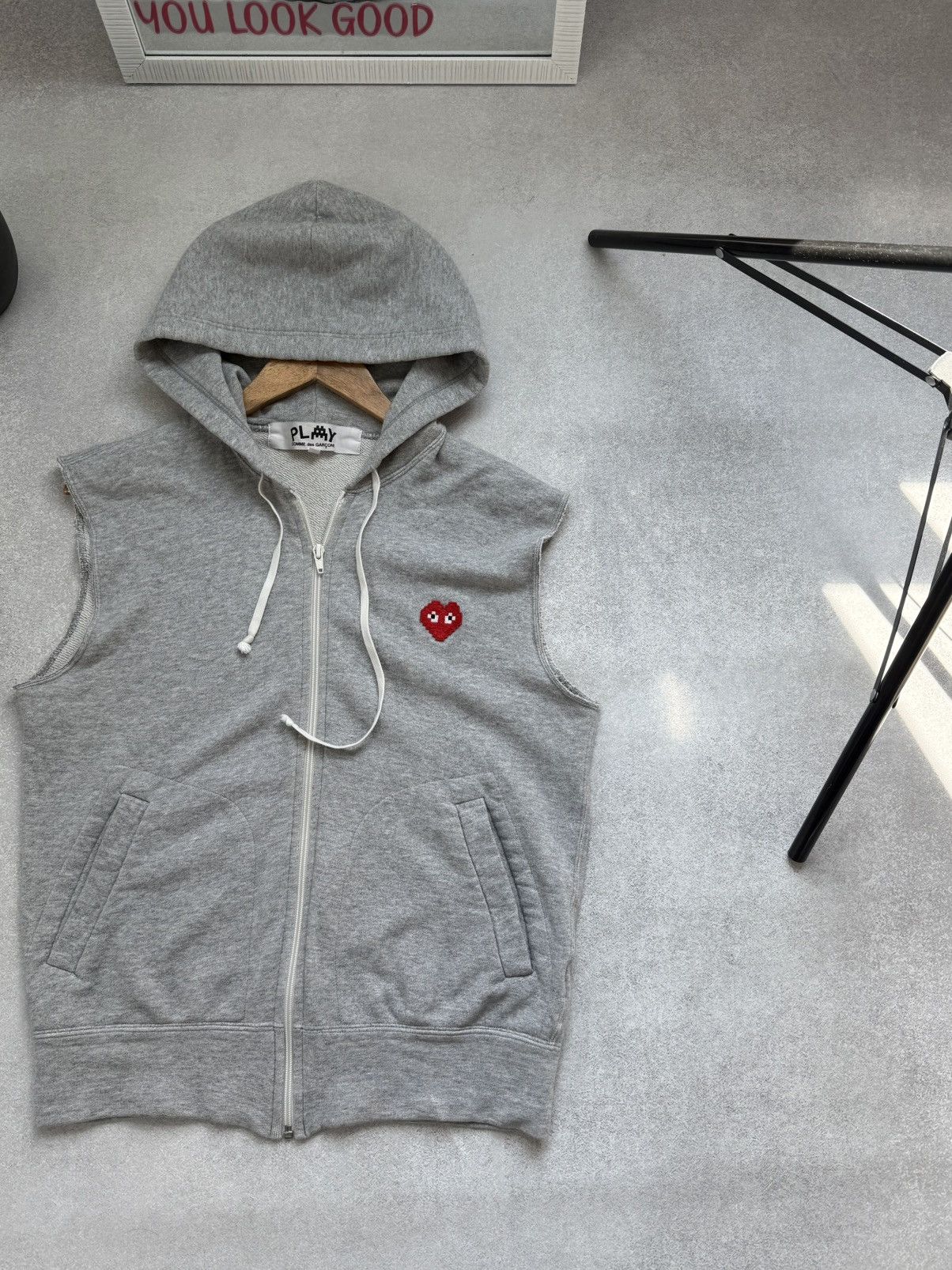 Comme des Garcons Comme des Garçons Play Hoodie Vest Zip-Up Heart Sleeveless Size US S / EU 44-46 / 1 - 4 Thumbnail