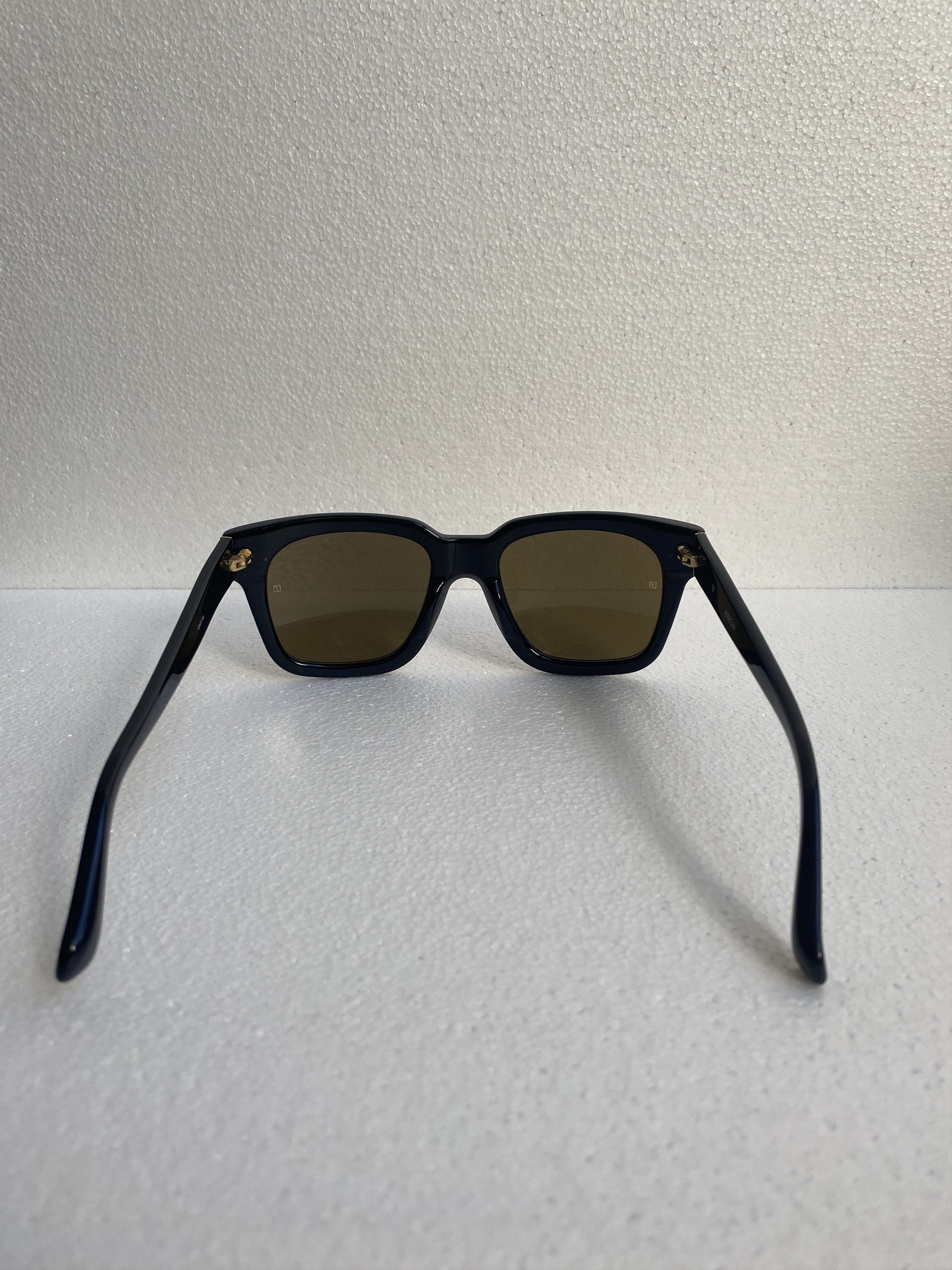 Linda Farrow Linda Farrow Max Sunglasses in Black Unisex Size ONE SIZE - 9 Thumbnail