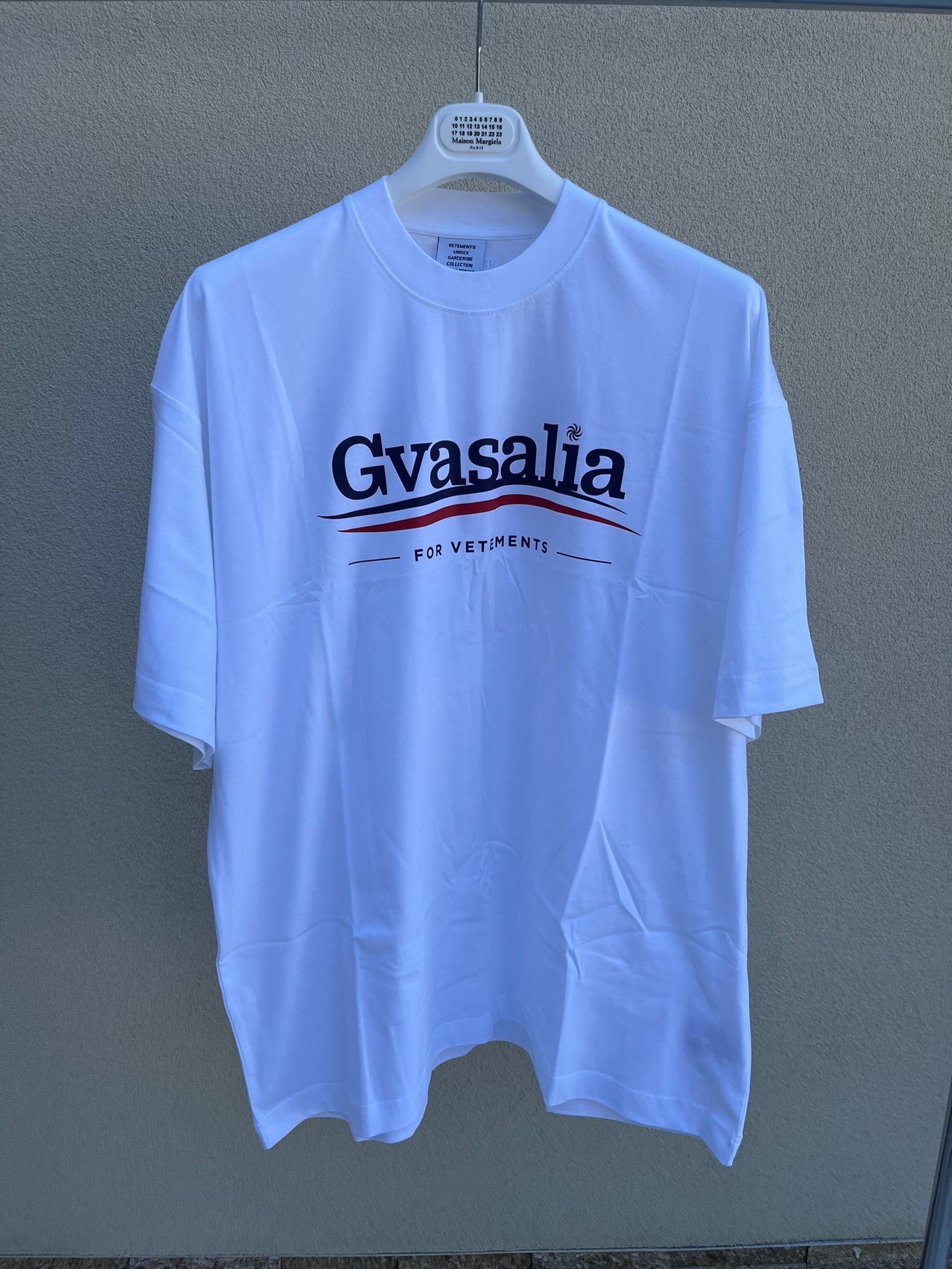 Vetements Gvasalia For Vetements Logo T-Shirt in White Size US M / EU 48-50 / 2 - 1 Thumbnail