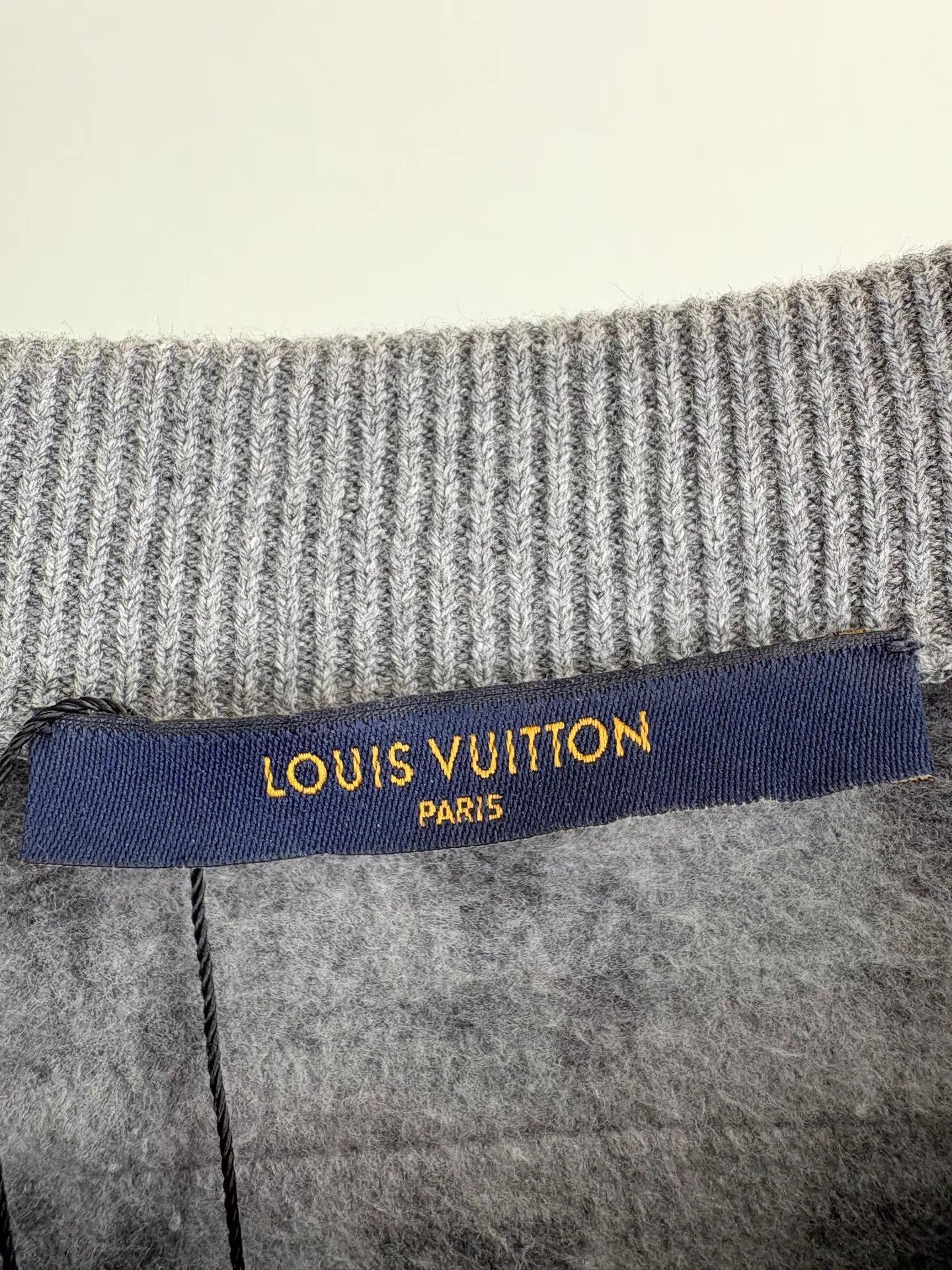 Louis Vuitton LV x NBA Co-branded Gray Knit Sweater K1 Size US XL / EU 56 / 4 - 5 Thumbnail