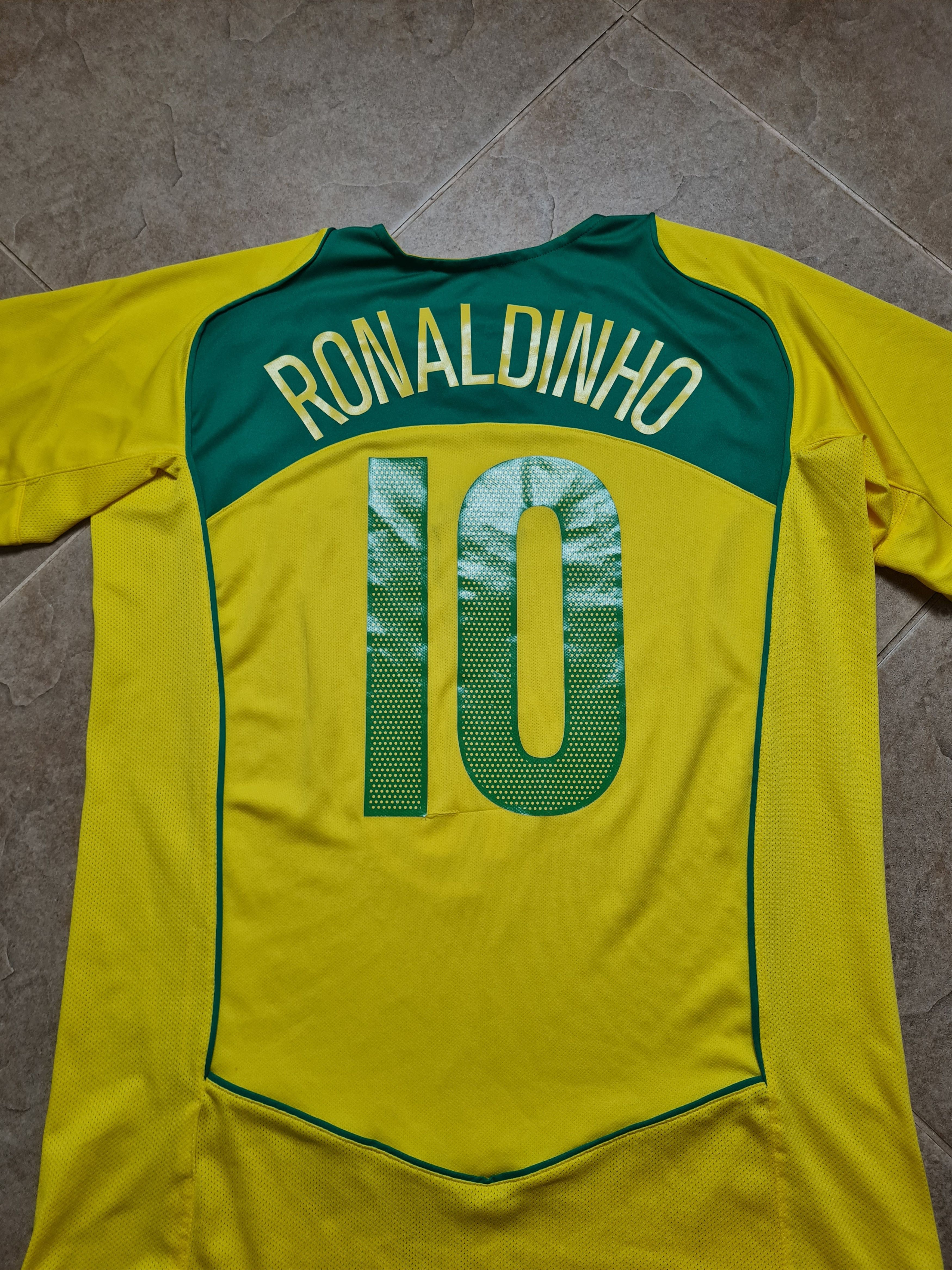 Nike NIKE Brazil 2004 #10 Ronaldinho Vintage Soccer Shirt Size US L / EU 52-54 / 3 - 18 Thumbnail